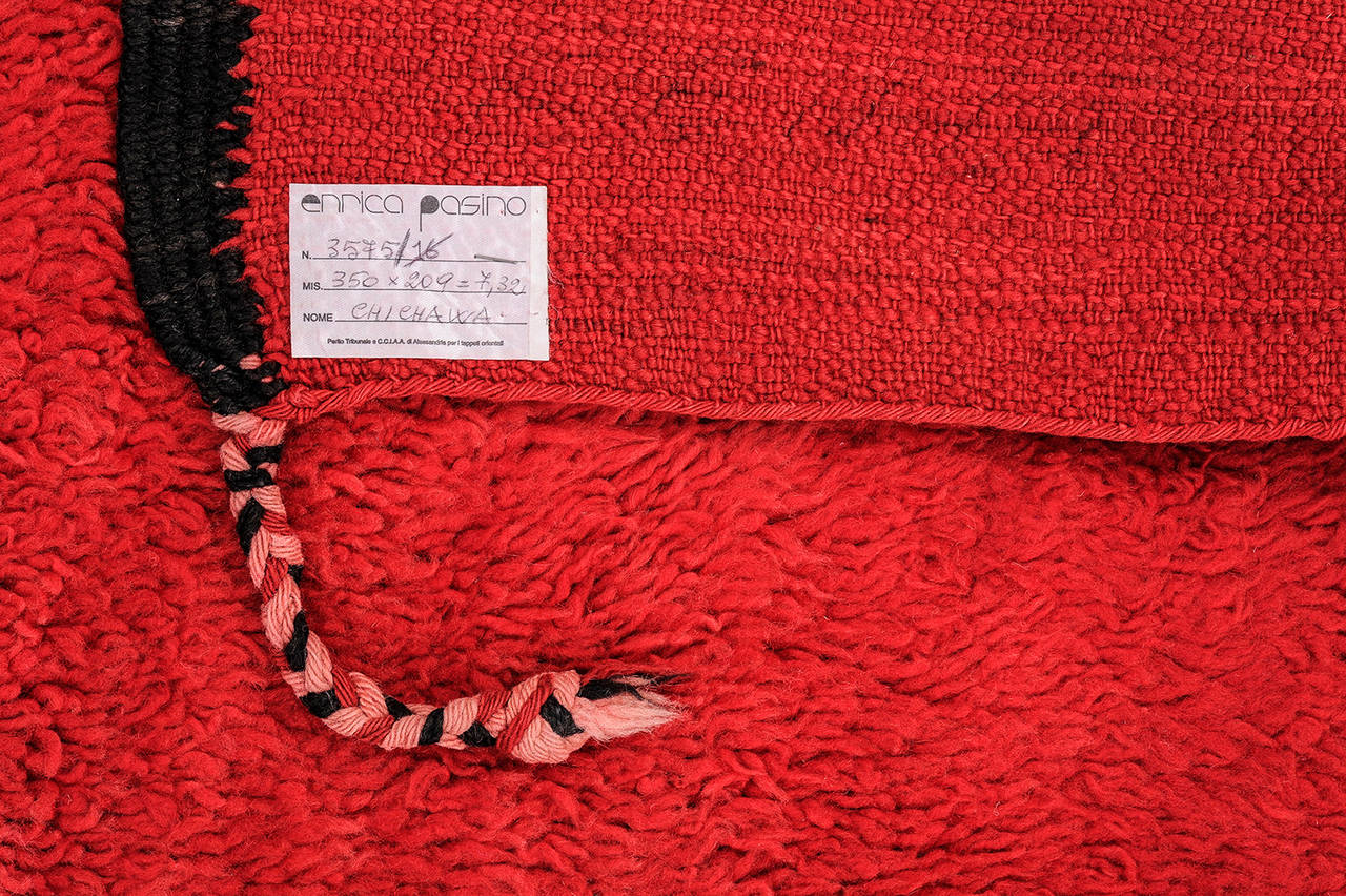 Nr. 1181 - Ganz rot, mit schwarzem Rand - Eine große schöne alte  Chichaoua Teppich mit einem sehr interessanten Preis und einem modernen Geschmack.
Zusammen mit einem anderen ähnlichen Teppich wird er zu einem großen Teppich. Siehe LU1379222420572