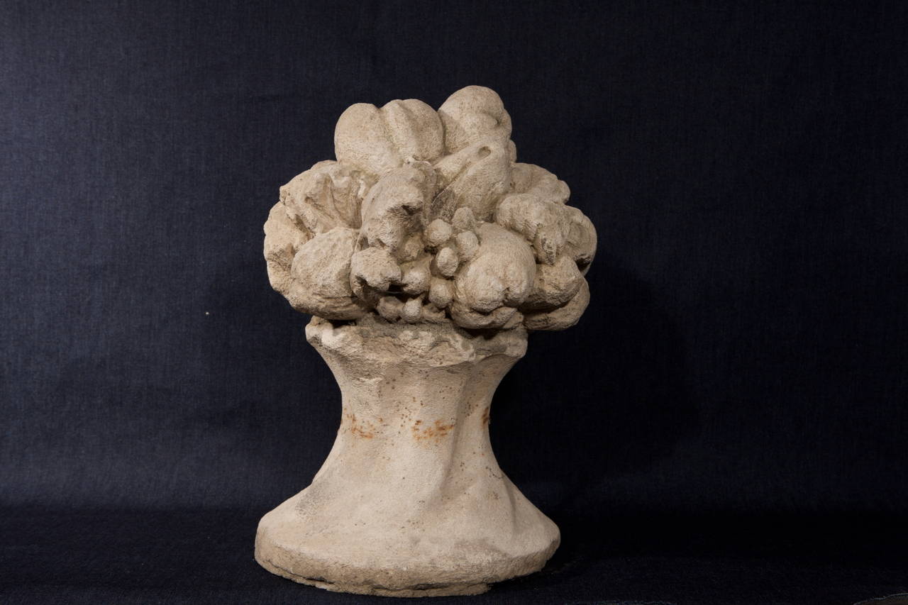 Baroque  Fruits italiens en pierre sculptée ou moulée : prix final en vente