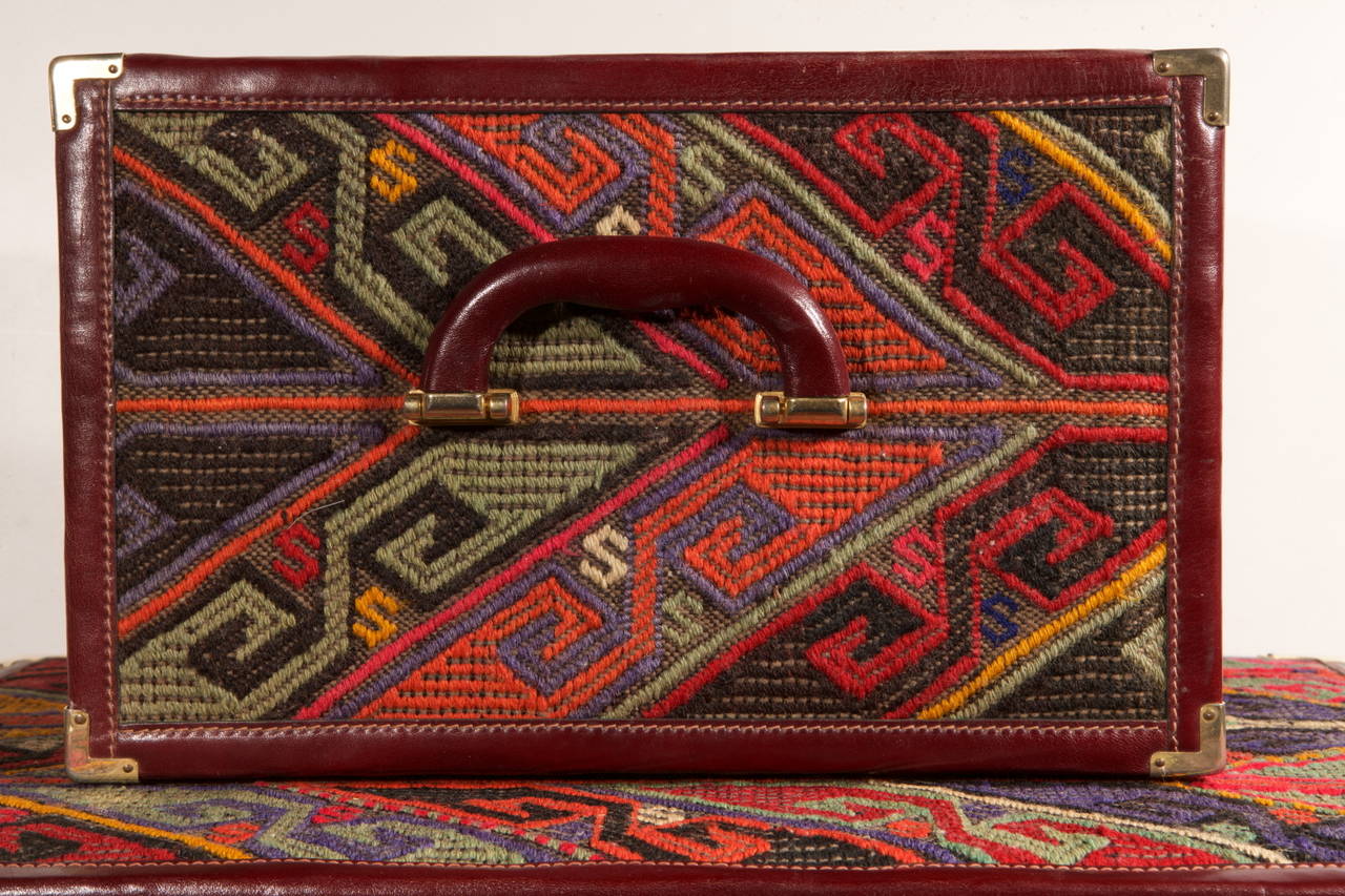 International Style SET Suitcase and Beauty Case with Kilim and Leather, Vuitton Model For Sale