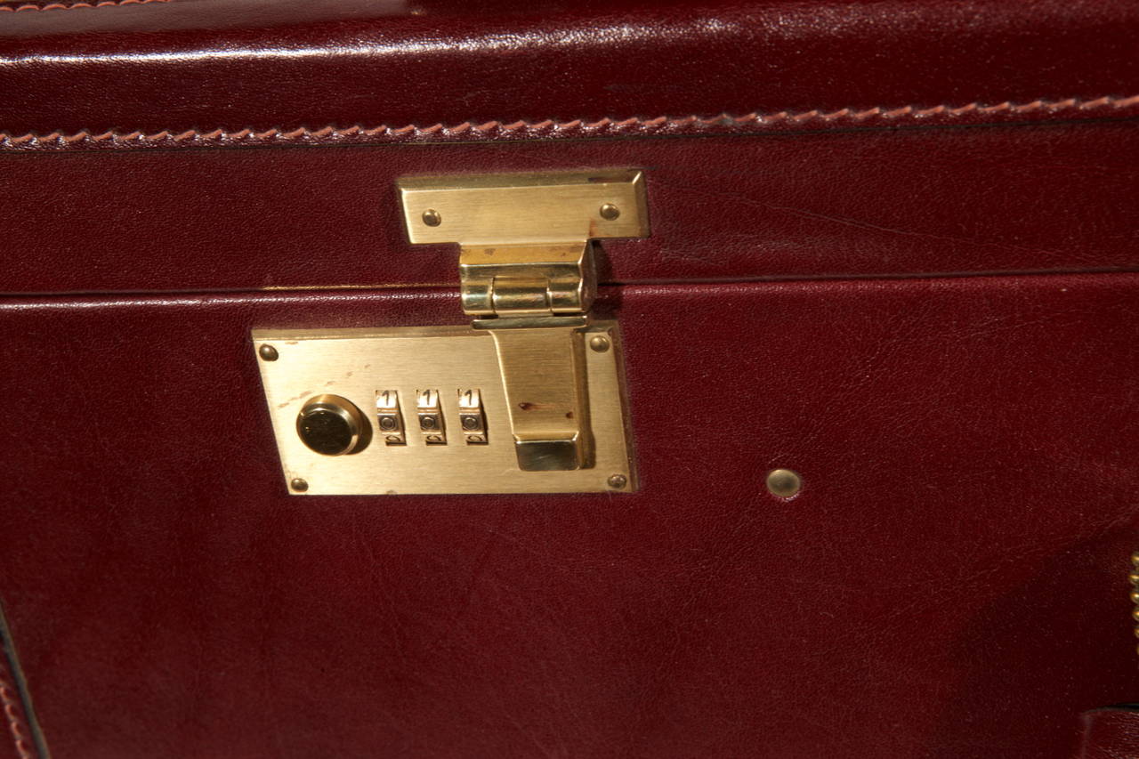 Koffer und Schönheitsgehäuse mit Kelim und Leder, Vuitton-Modell (Appliqué) im Angebot