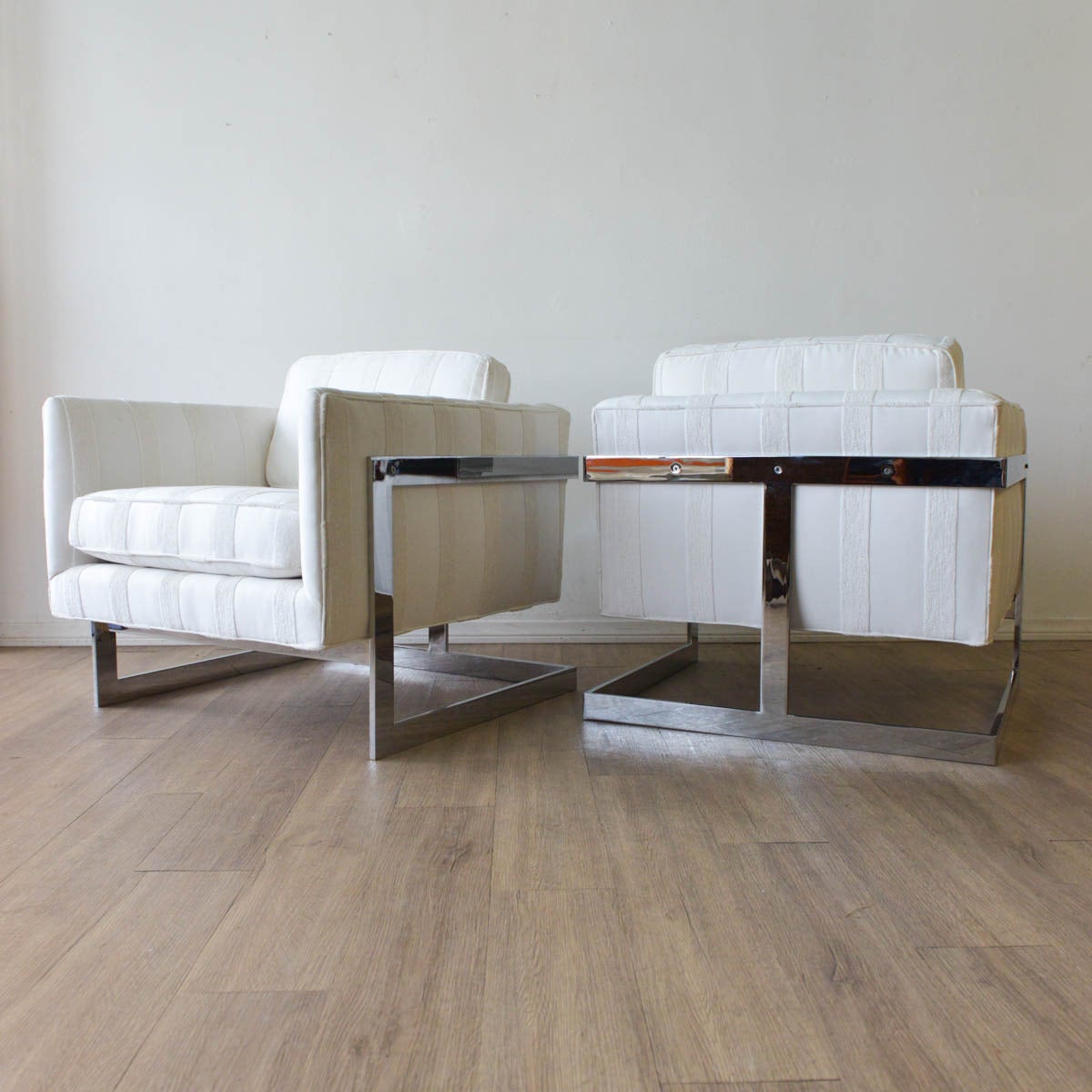 Mid-Century Modern Pair of Architectural Club Chairs by Milo Baughman