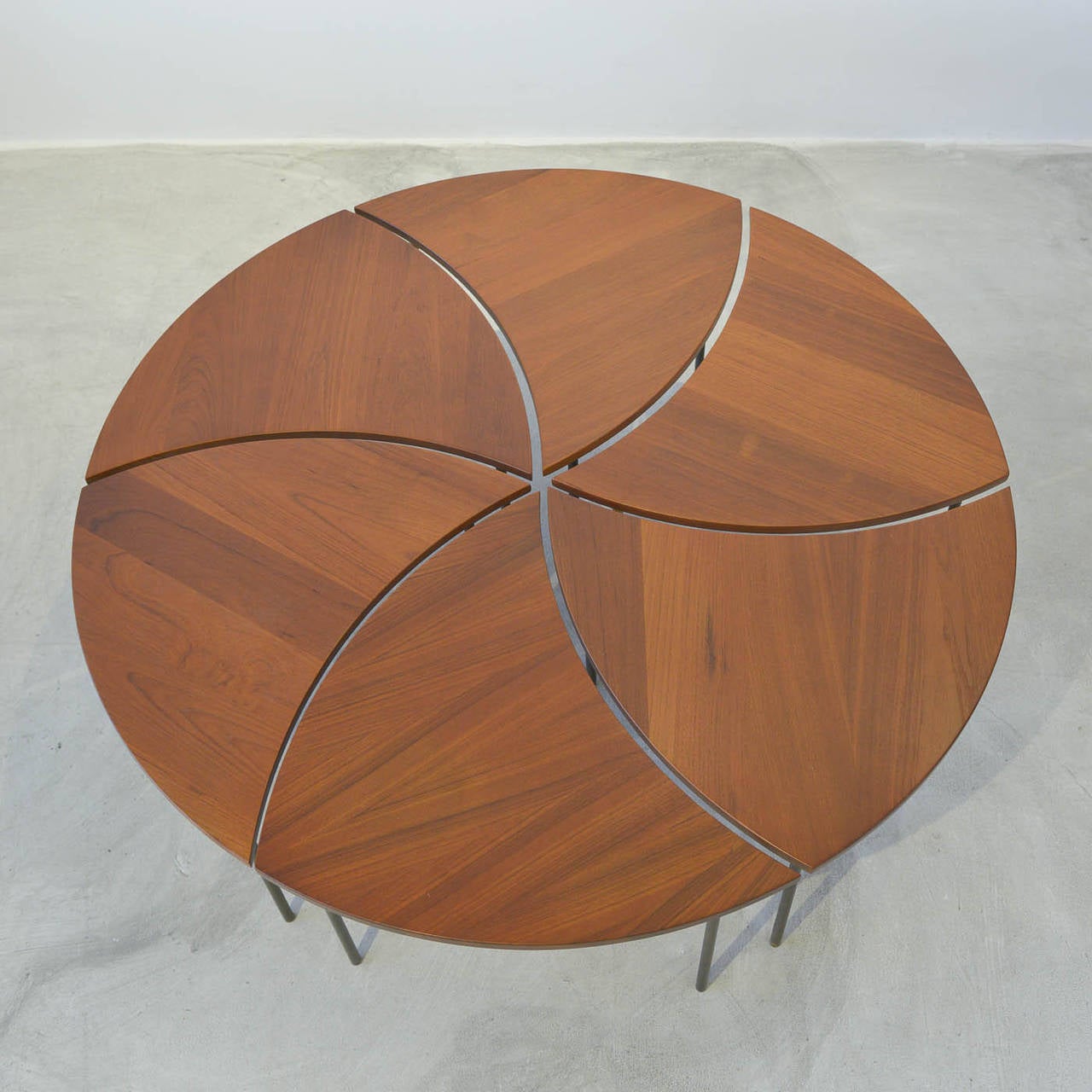 Peter Hvidt Segmented Coffee Table Model 523 In Excellent Condition In Costa Mesa, CA
