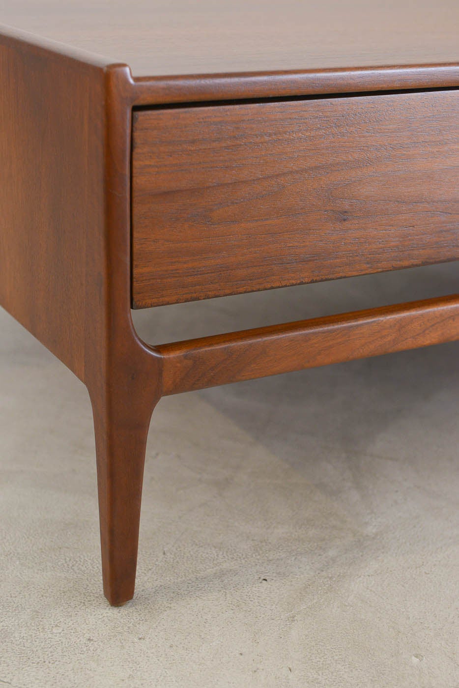 Richard Thompson for Glenn of California Walnut Coffee Table In Excellent Condition In Costa Mesa, CA
