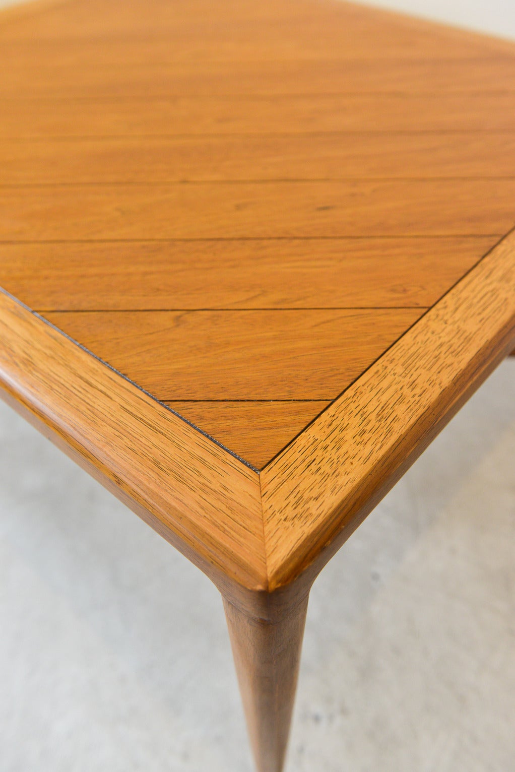 Mahogany and Brass X-Base Side or End Table by Tomlinson In Excellent Condition In Costa Mesa, CA