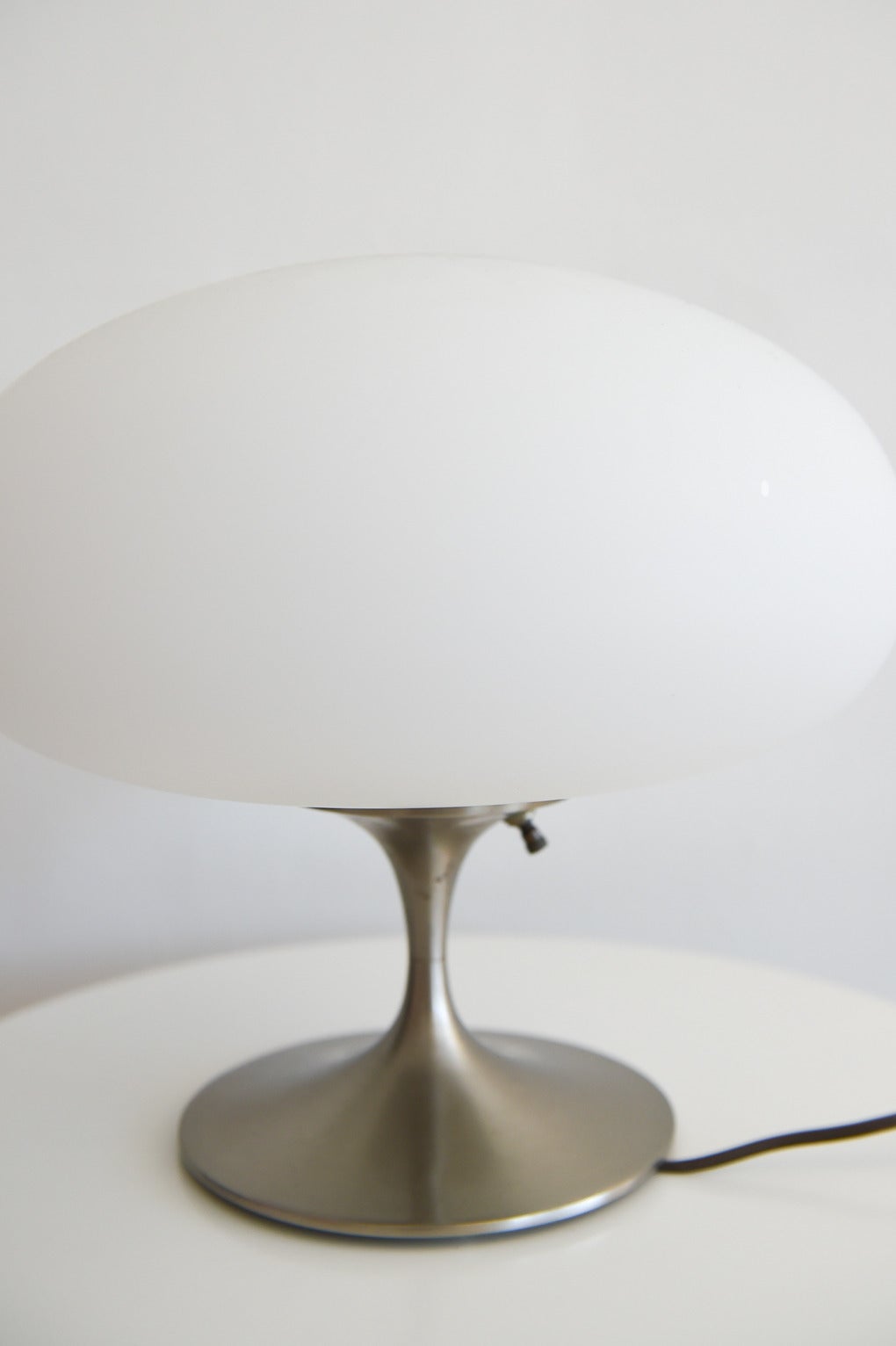 Near perfect Bill Curry for Laurel brushed aluminum mushroom lamp.  Original wiring, perfect condition.  Great for any small space that needs additional light.

Measures 12