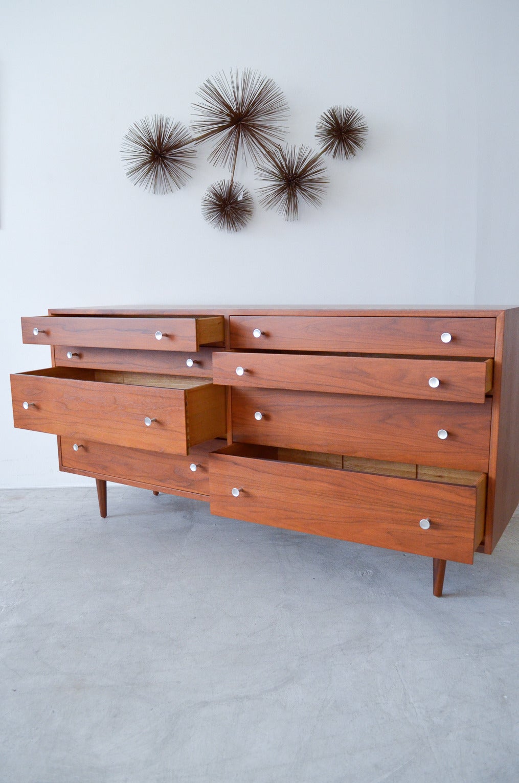 Classic and desirable, this beautiful Milo Baughman for Glenn of California eight-drawer dresser has the original brushed aluminum pulls. Would look amazing in a living room as a credenza or in a bedroom as a dresser. 

Professionally restored and