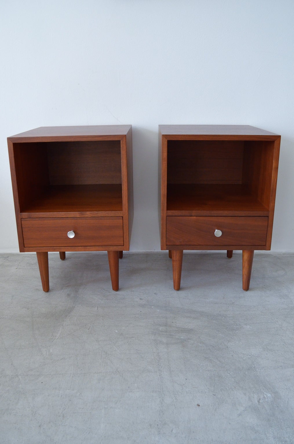 Rare pair of Milo Baughman for Glenn of California end tables or nightstands in walnut with original aluminum hardware.

Professionally restored to showroom perfect condition.  Simple and classic lines.  Perfect for just about anywhere. Sold as a