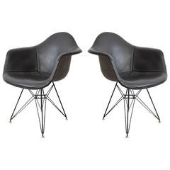 Paar Charles Eames Naugahyde DAR-Stühle aus Naugahyde