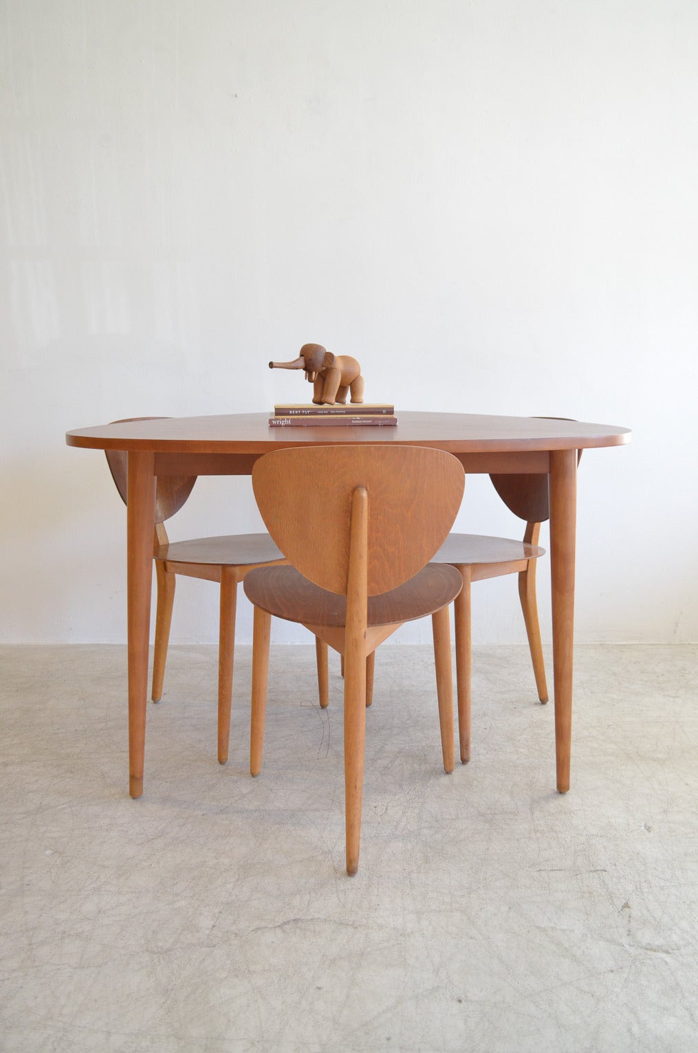 Important and very rare Max Bill tripod or guitar pick shaped dining table and chairs. Molded birch, professionally restored in excellent condition.

The table has a beautiful star grain design and the matching chairs compliment nicely. Marked on