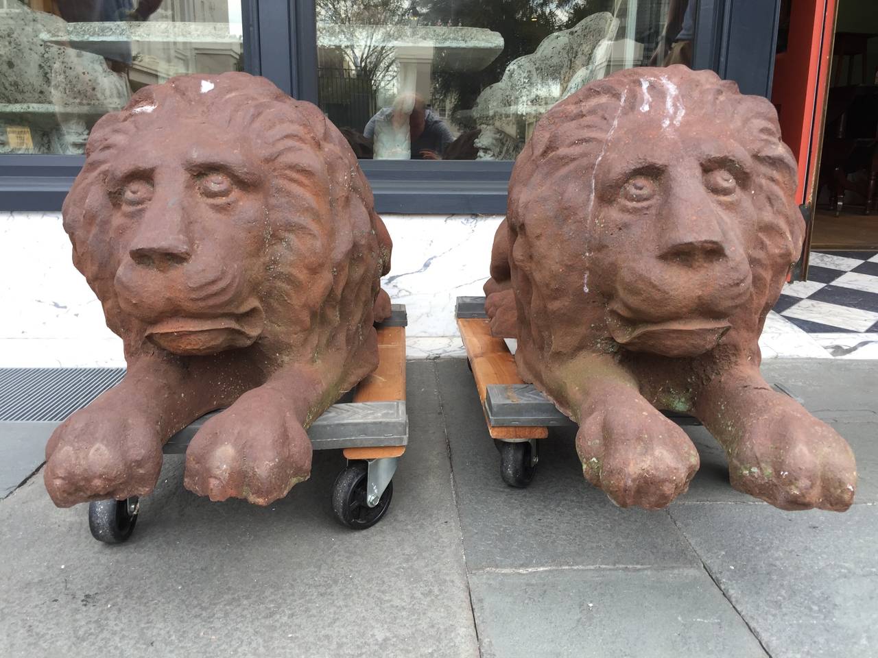 Pair of English Cast Iron Lions In Good Condition In Charleston, SC