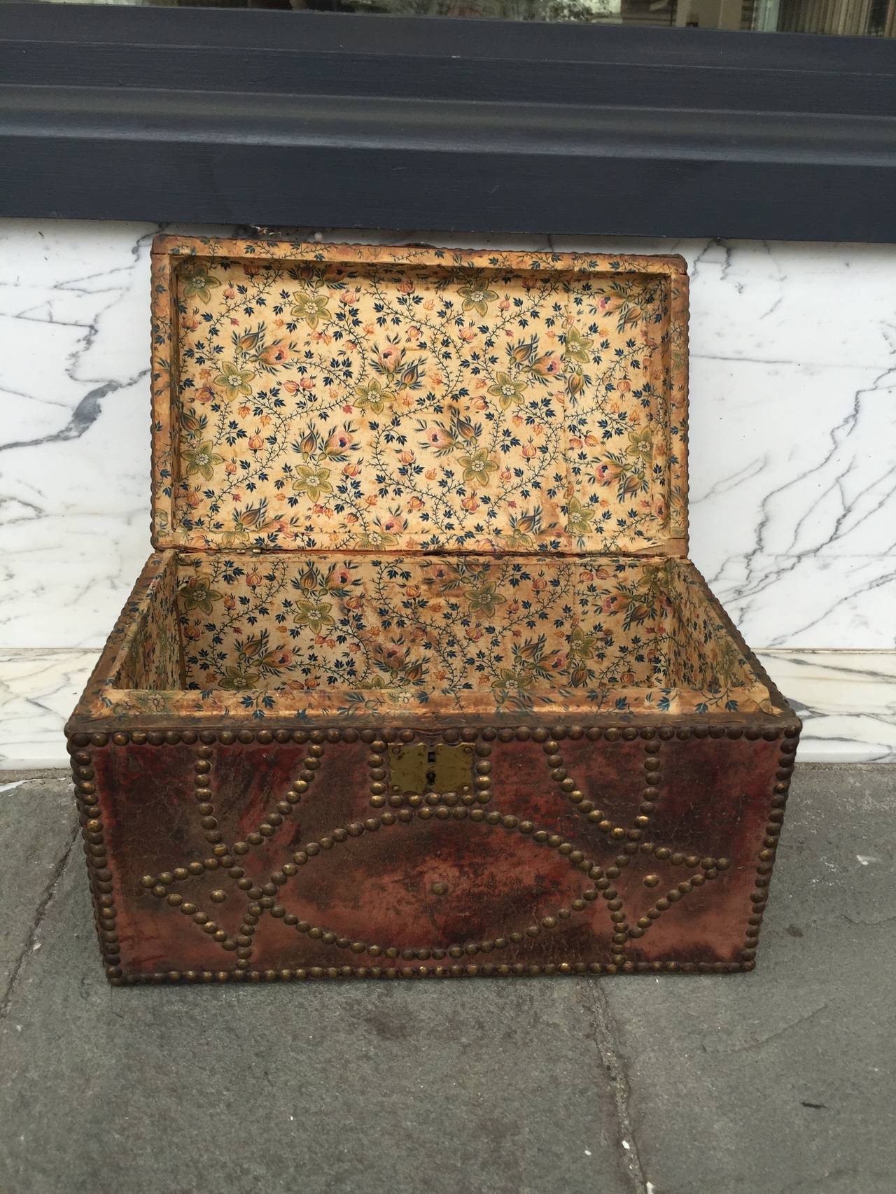 19th Century Small Leather Tacked Box In Good Condition In Charleston, SC