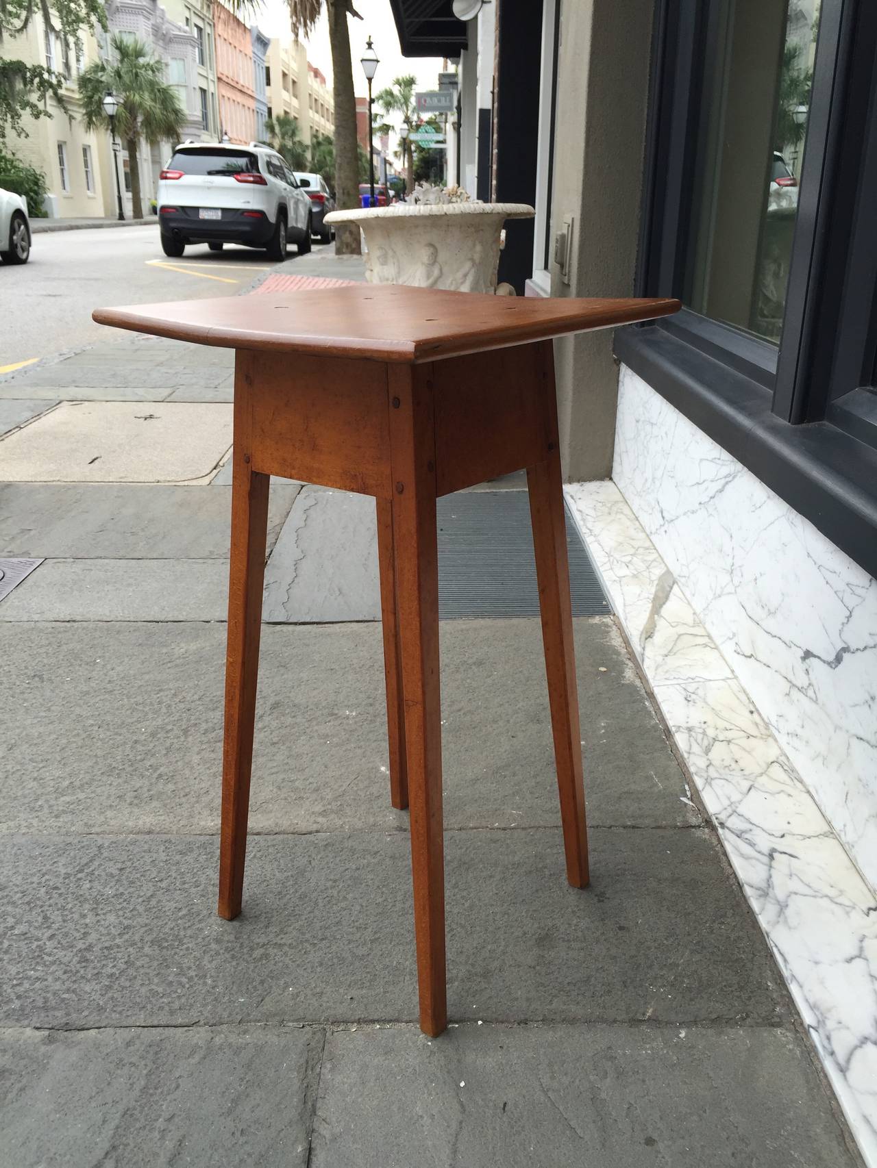 American Work Table of Maple and Cherry, circa 1790 In Excellent Condition For Sale In Charleston, SC