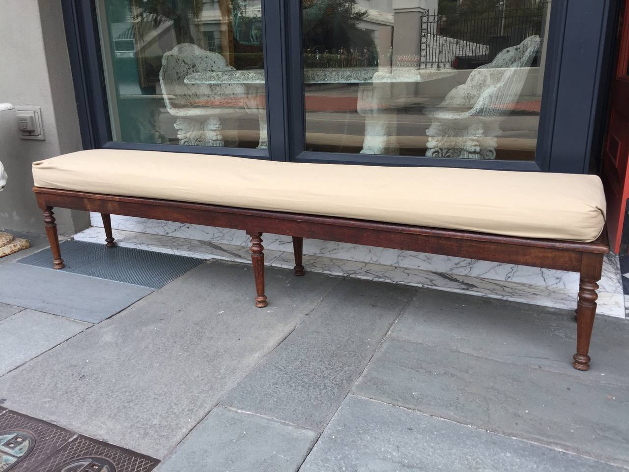 American Caned Bottom Oak Hall Bench, circa 1930 In Good Condition In Charleston, SC
