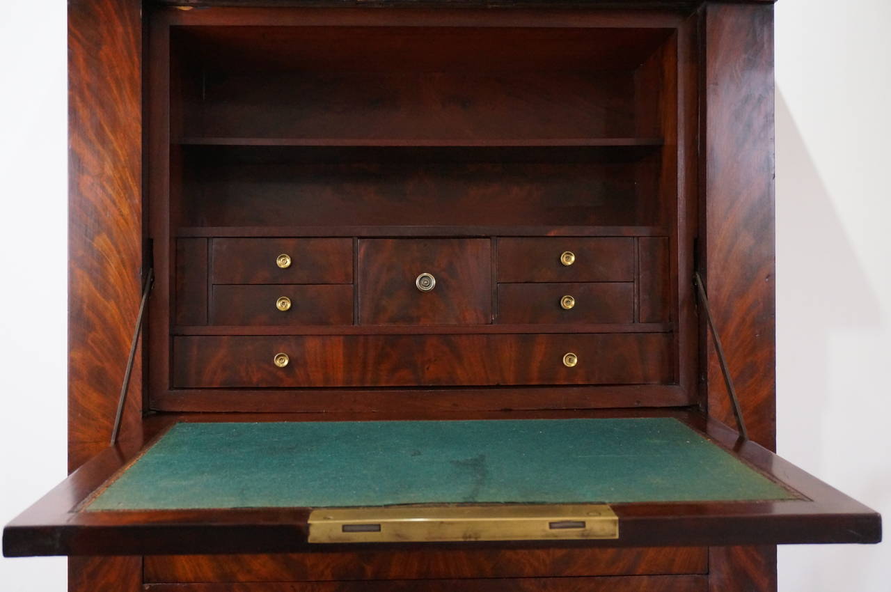 Französisches Empire Secretaire a Abattant mit kubanischem Acajou-Mahagoni (Gegossen) im Angebot
