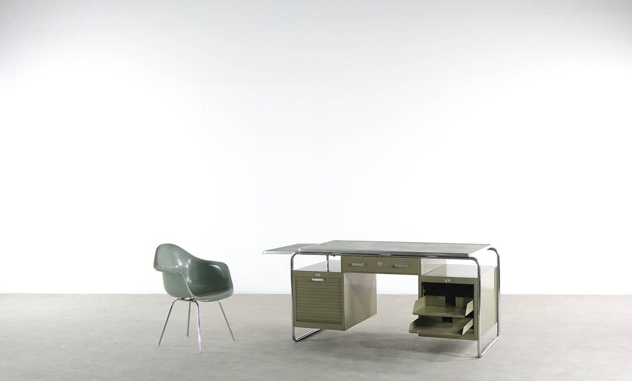 Mauser RD3 Desk Rundform Bauhaus Stahlrohrtruhe (Deutsch)