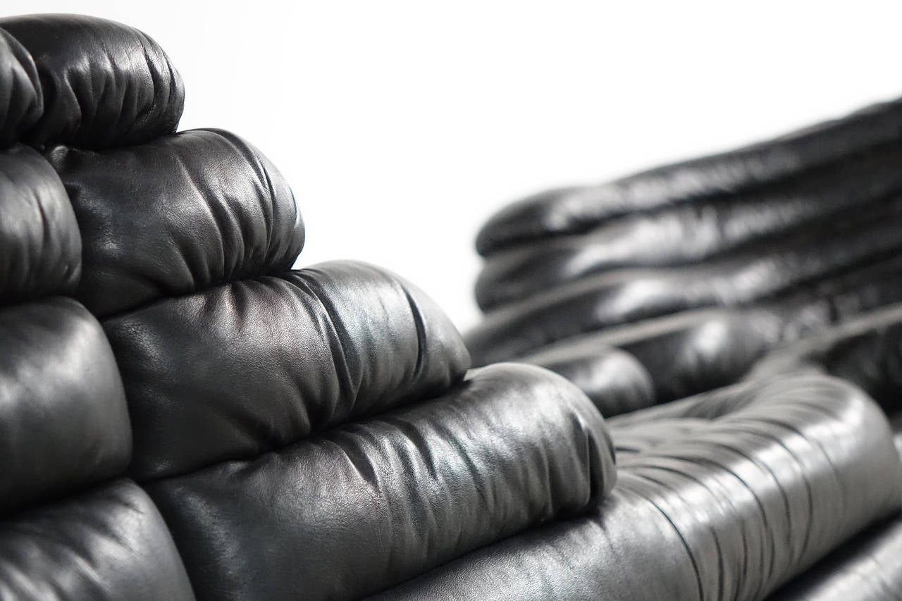 Cuir De Sede Four Terrazza DS 1025 en cuir noir par Ubald Klug et Ueli Berger