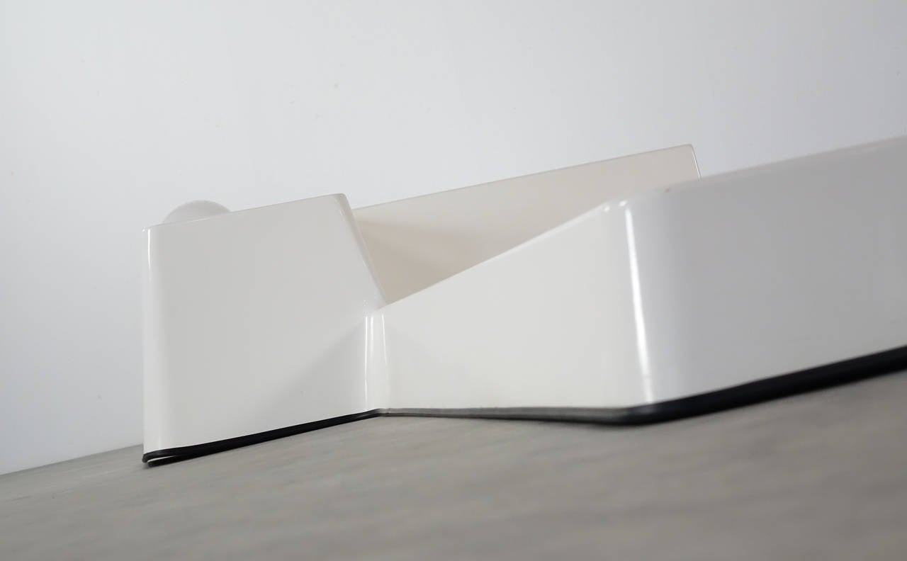 Cama escultórica de fibra de vidrio Marc Held, 1970, de Prisunic France Paris