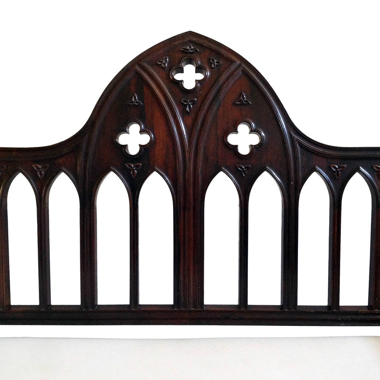 Exceptional William the Fourth neo-gothic sofa made of carved rosewood.