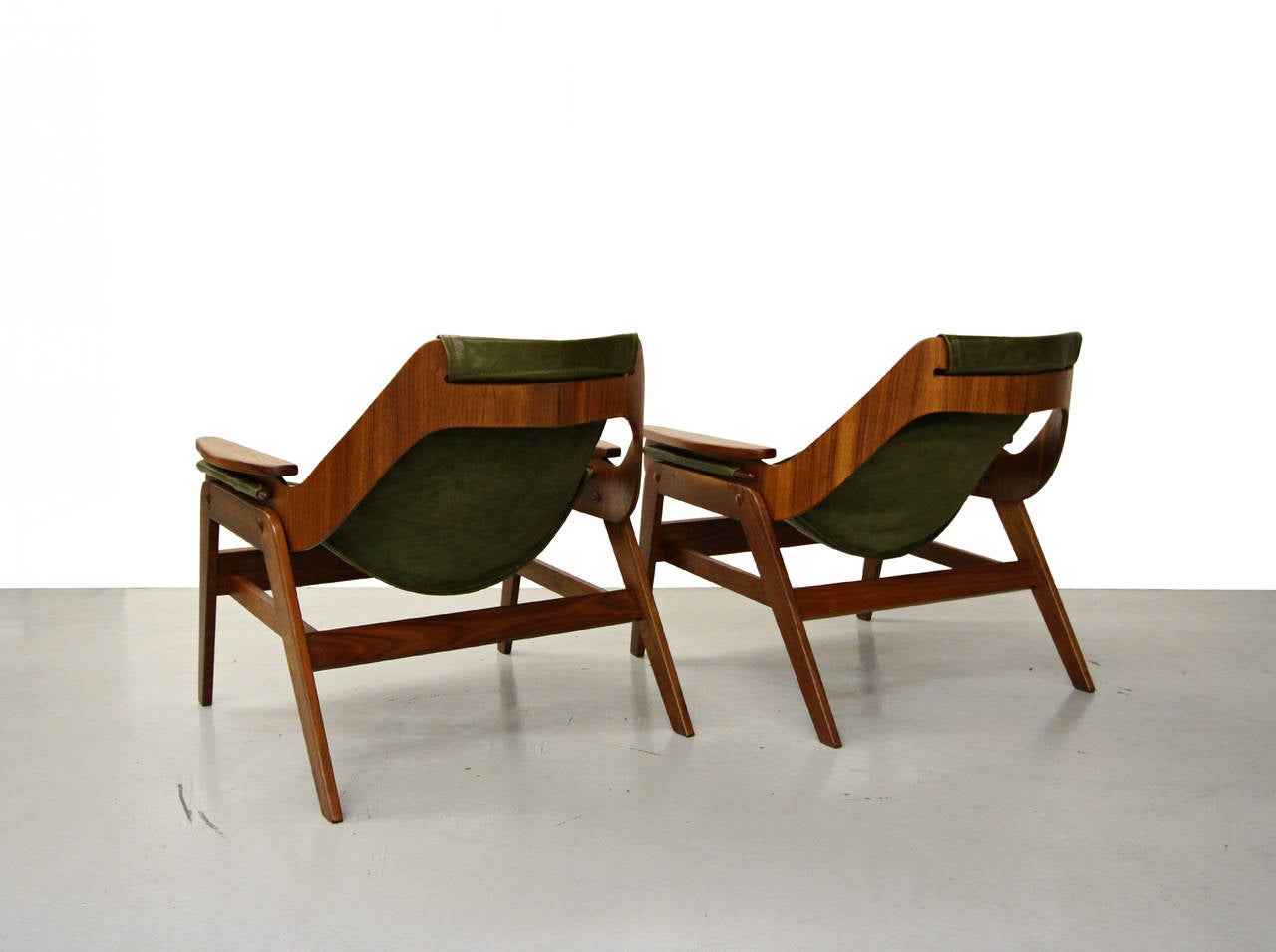 Mid-Century Modern Pair of Midcentury Walnut and Leather Sling Chairs by Jerry Johnson