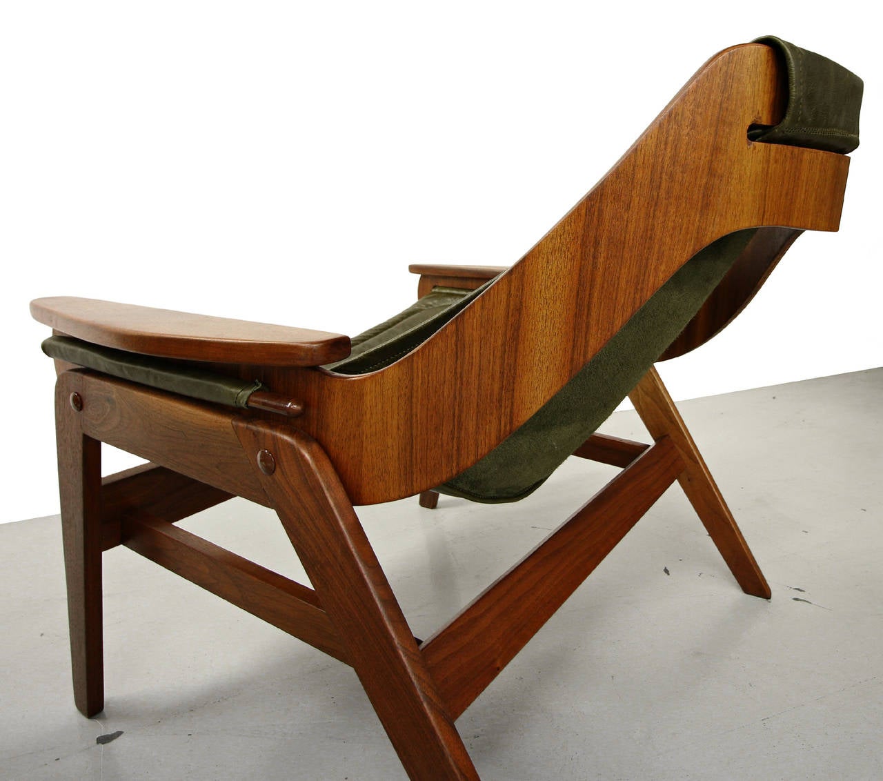 20th Century Pair of Midcentury Walnut and Leather Sling Chairs by Jerry Johnson