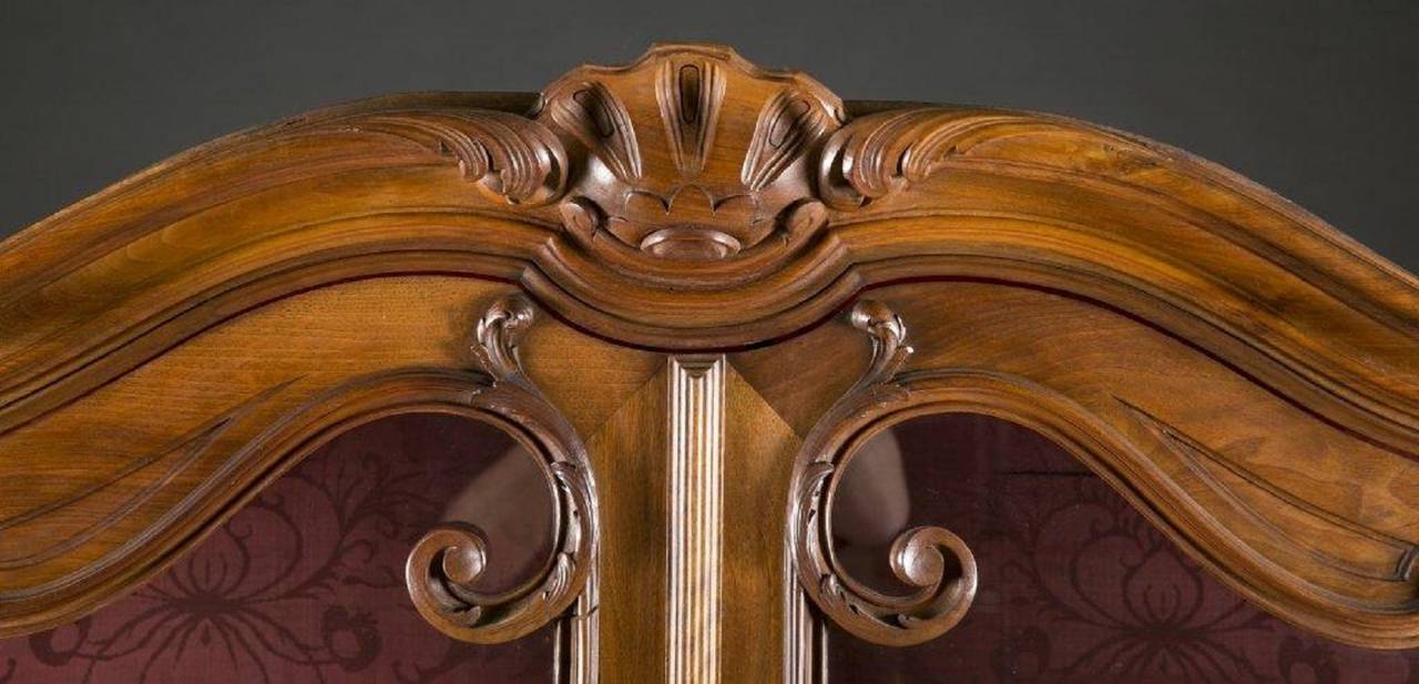 French Carved Walnut Buffet Cabinet In Good Condition For Sale In Bridgeport, CT
