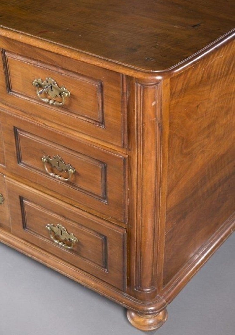 18th Century Continental Four-Drawer Walnut Commode In Good Condition For Sale In Bridgeport, CT