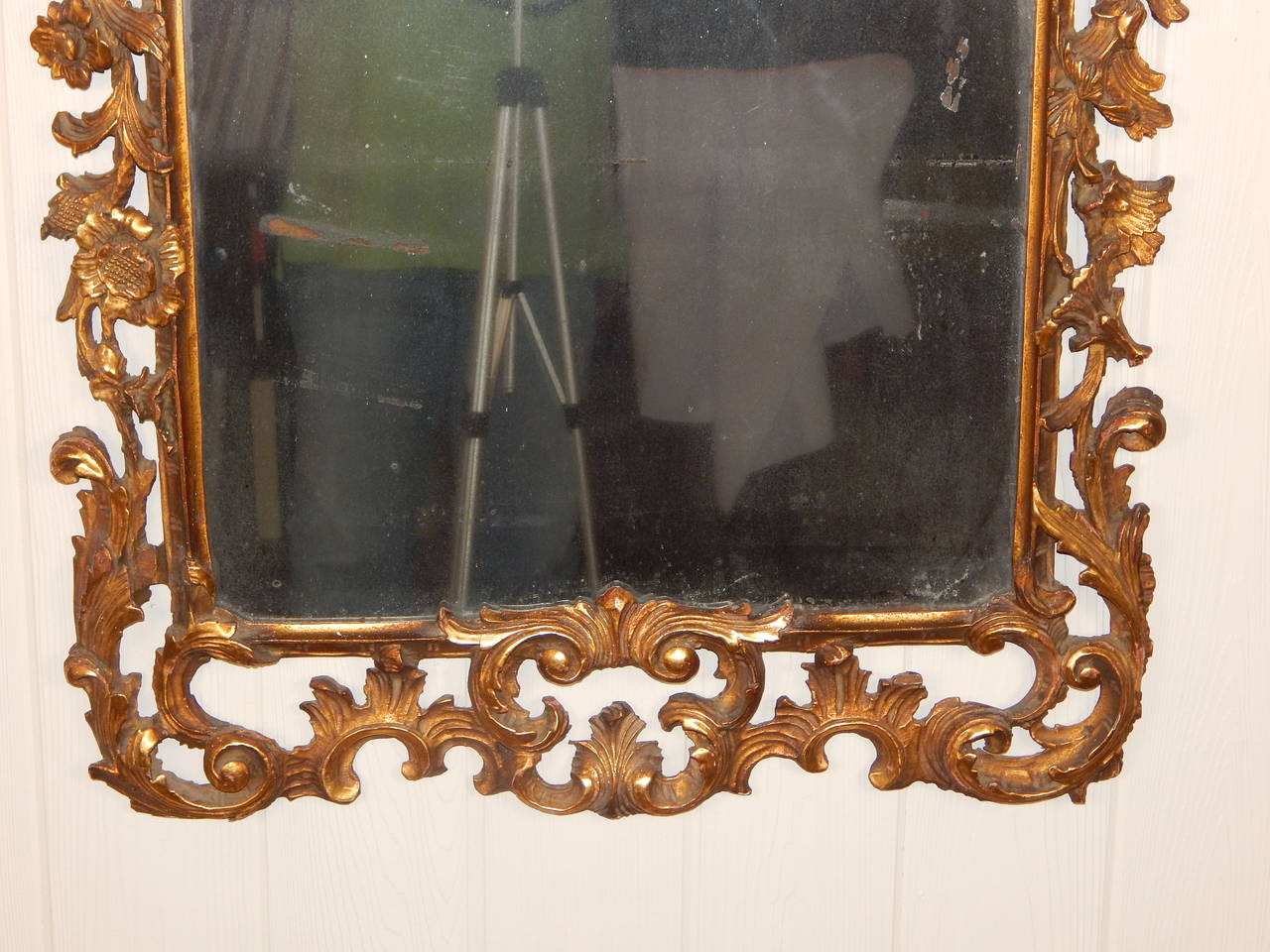 George III Carved Giltwood Mirror In Good Condition For Sale In Bridgeport, CT