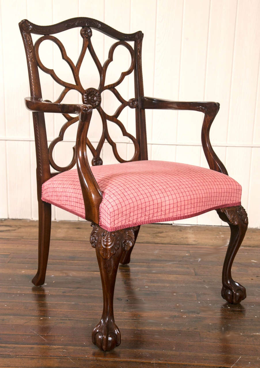 Set of Ten Chippendale Style Carved Mahogany Wheel Back Dining Chairs In Good Condition In Bridgeport, CT