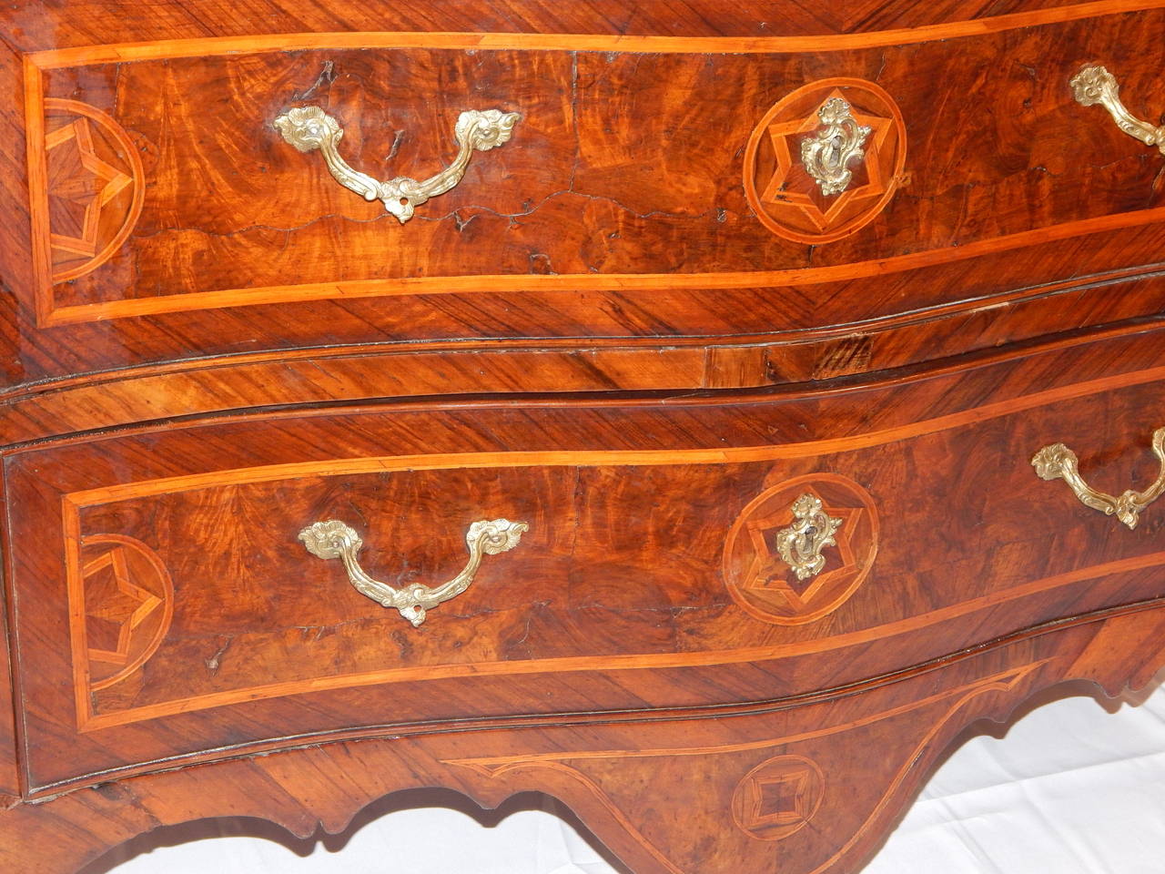 Wood 18th Century, Italian Commode For Sale