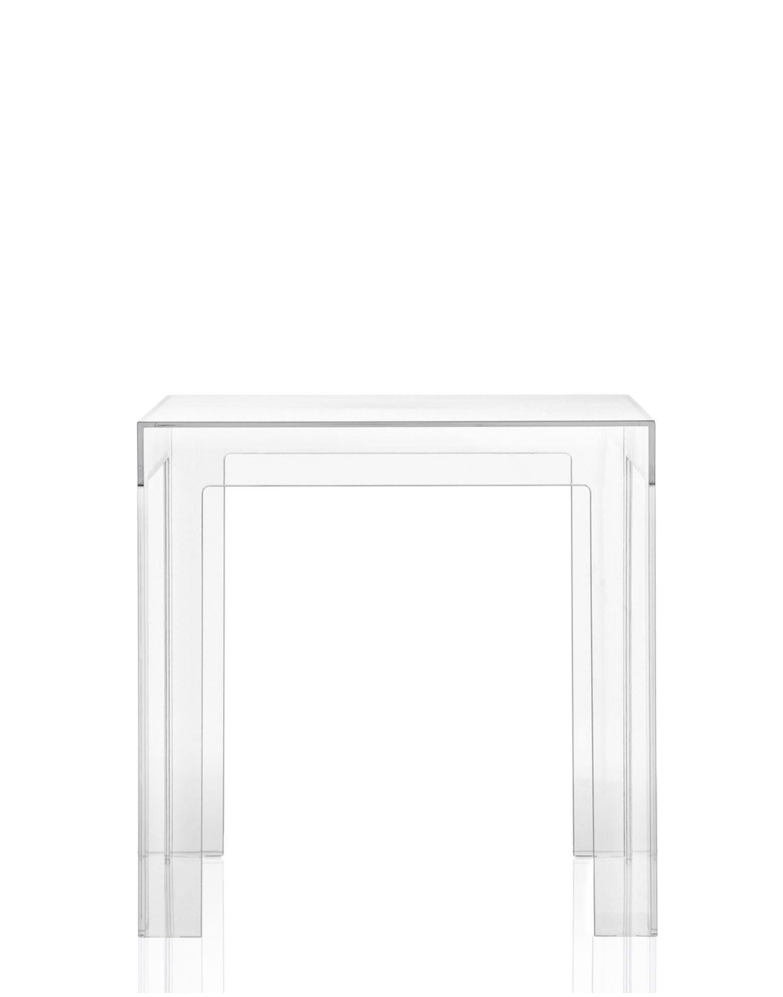 A completely transparent small side table in the perfect size: 40x40x40 cm. Colourful, practical, safe and functional, Jolly is a versatile and fun side table made of transparent or batch-dyed polycarbonate and it is shock resistant and