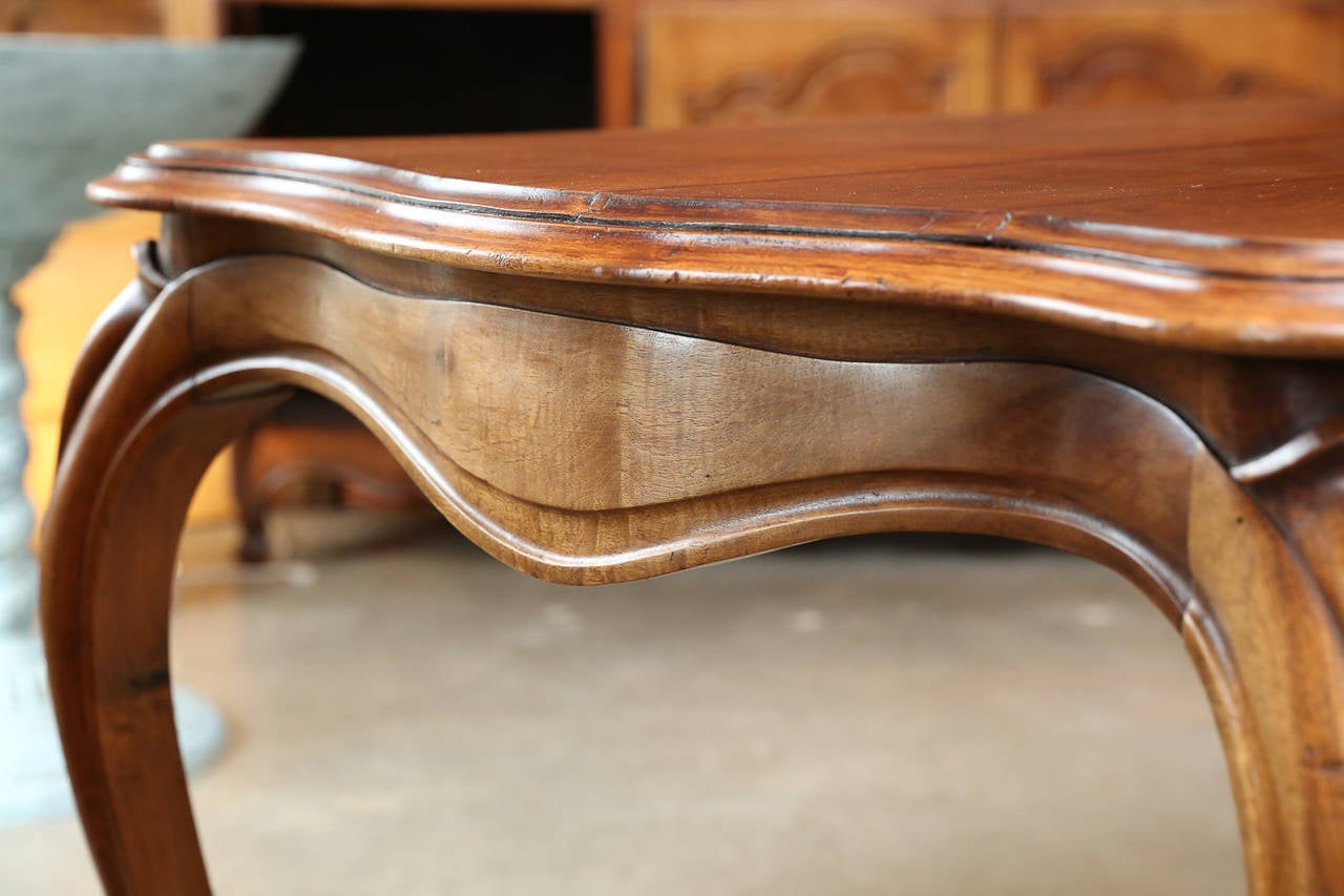 19th Century Louis XV Style Writing Table from Annecy For Sale