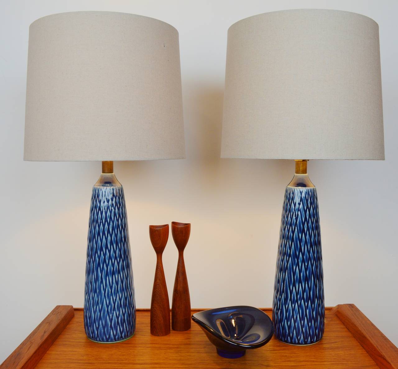 If you're not familiar with the stunning ceramic lamps designed and created by Lotte & Gunnar Bostland, originally of Denmark but who relocated their business to Ontario, Canada in the 60s and 70s, then you are seriously missing out!  This
