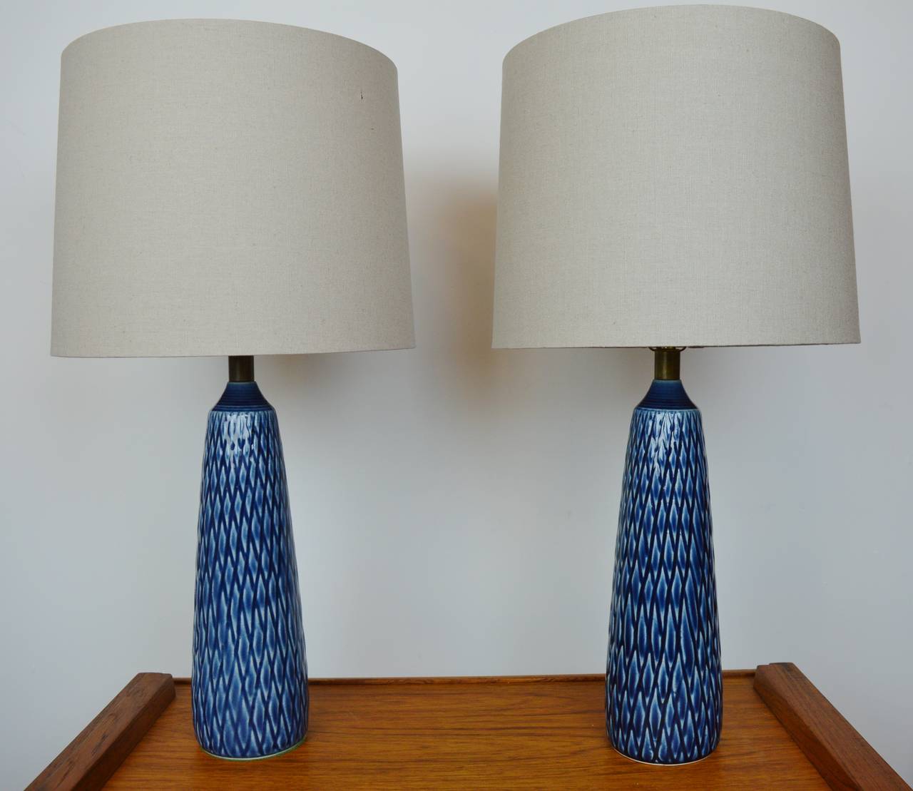 Rare Pair of Danish Modern Textured Ceramic Lotte Lamps in Cobalt Blue In Excellent Condition In New Westminster, British Columbia