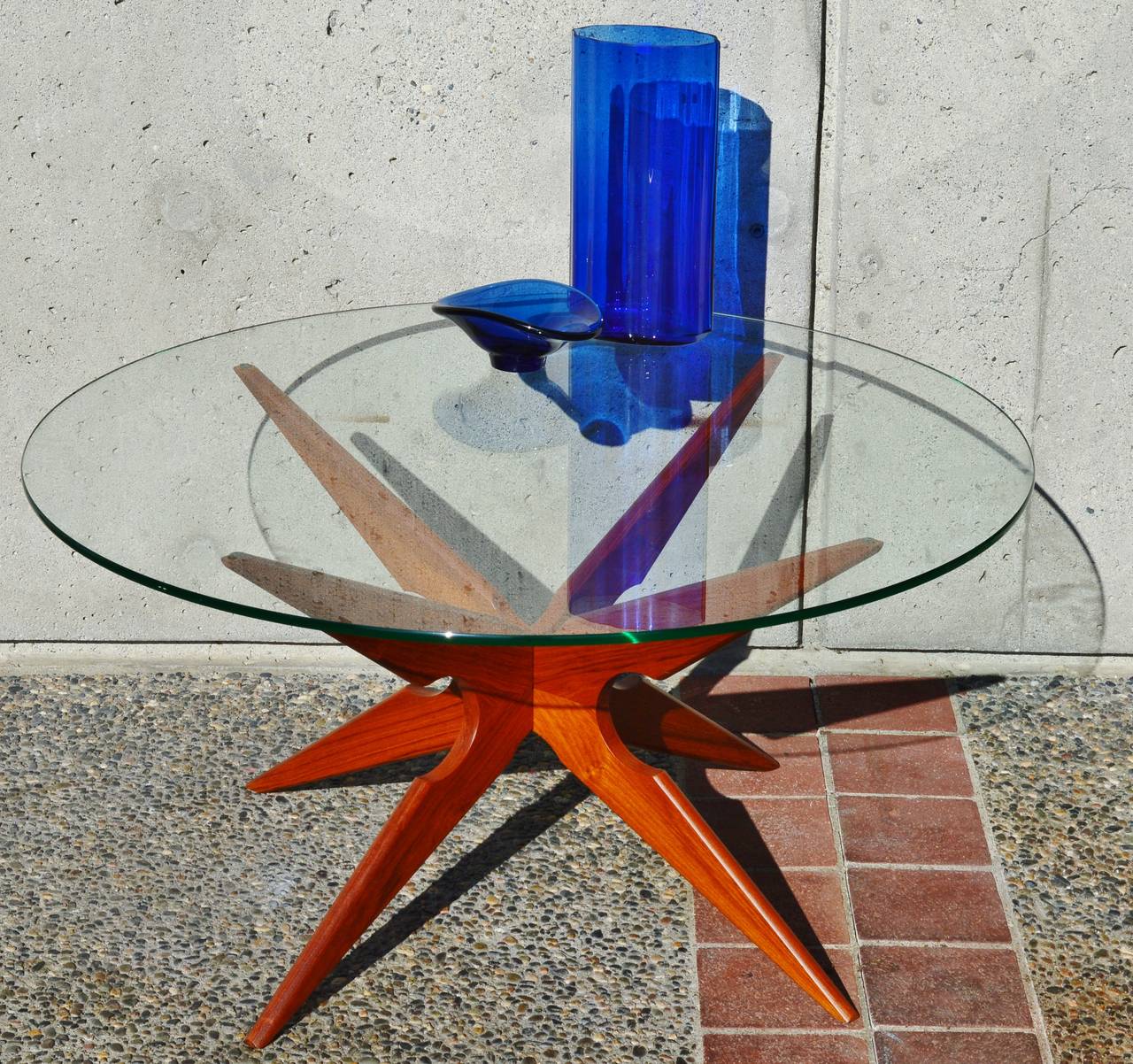 Danish Teak Spider Leg Coffee Table Round Glass Top (Sike Mobler) In Good Condition In New Westminster, British Columbia