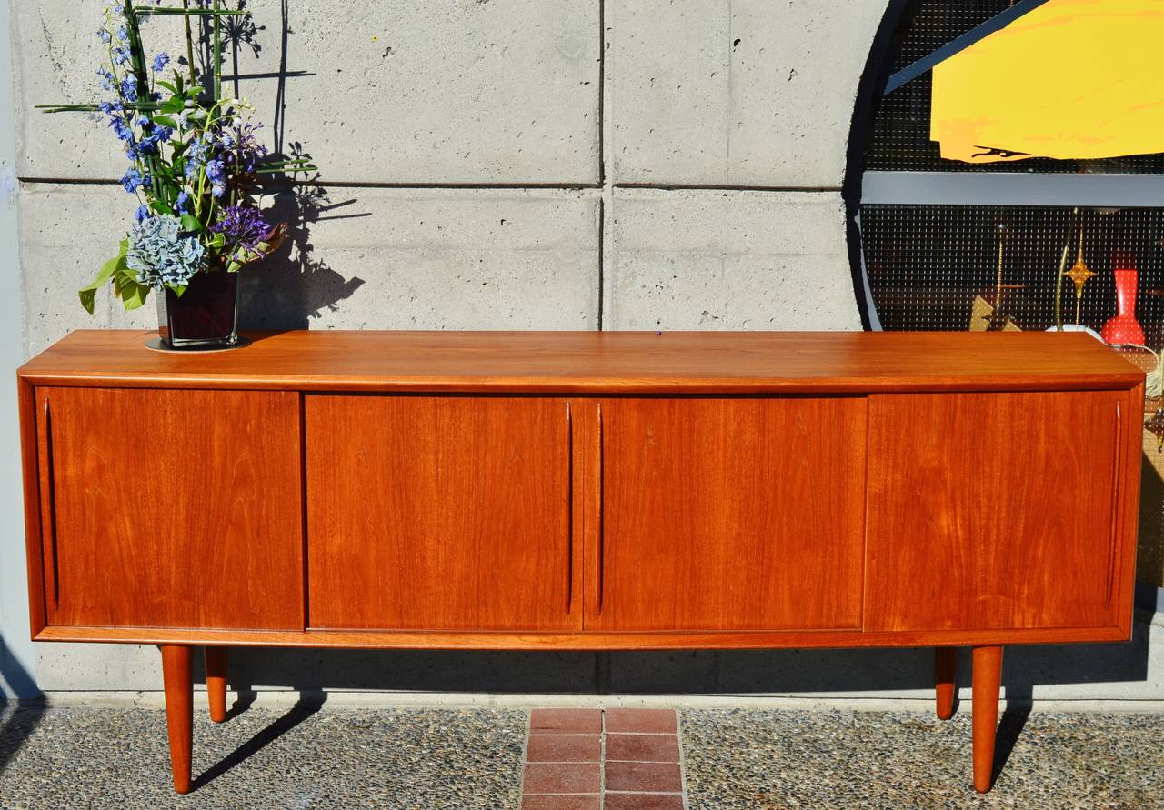 Sleek Danish Modern Arne Vodder Bow-Front Buffet for H.P. Hansen In Excellent Condition In New Westminster, British Columbia