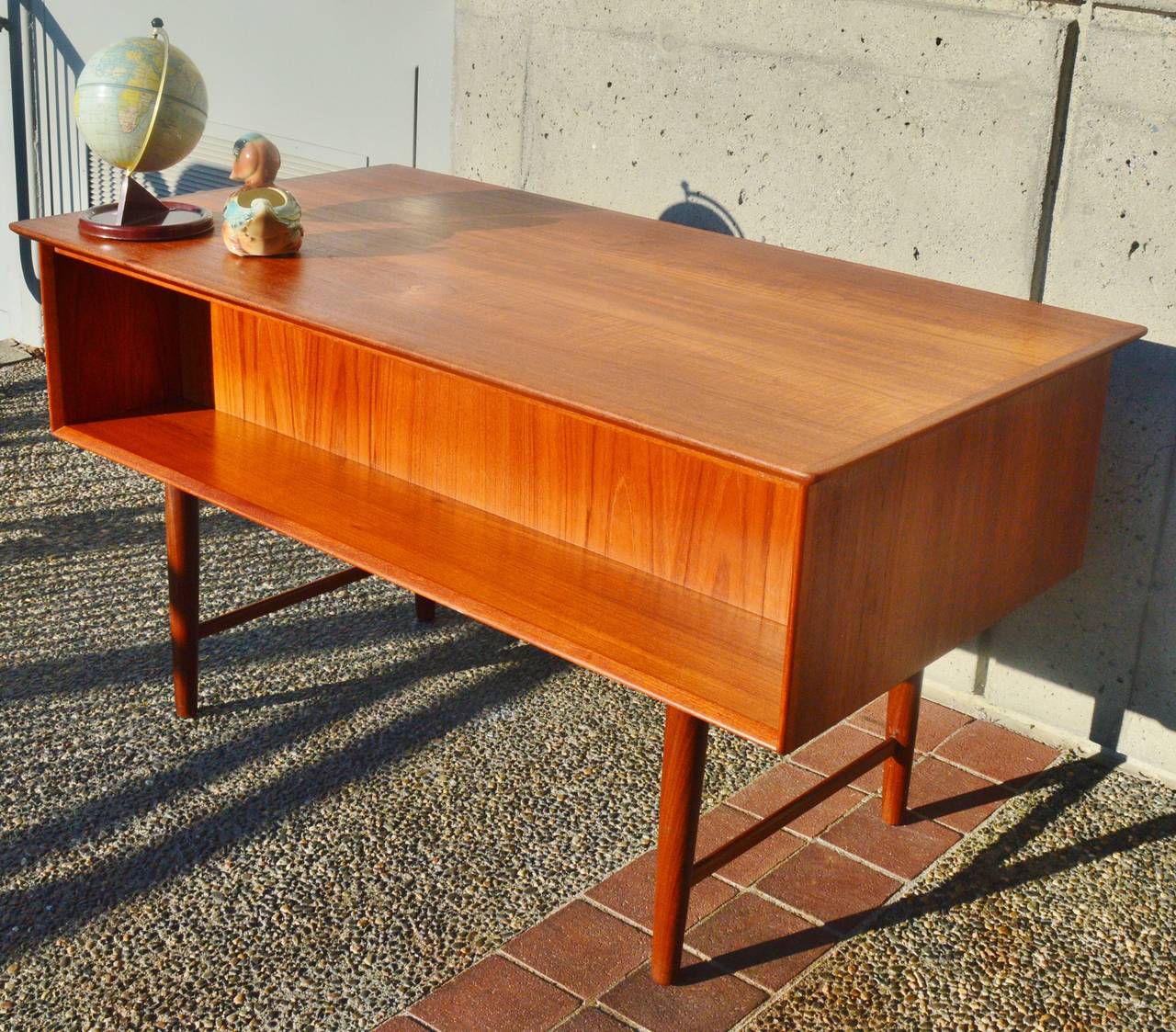 Danish Modern Teak Desk with Display Shelf 5
