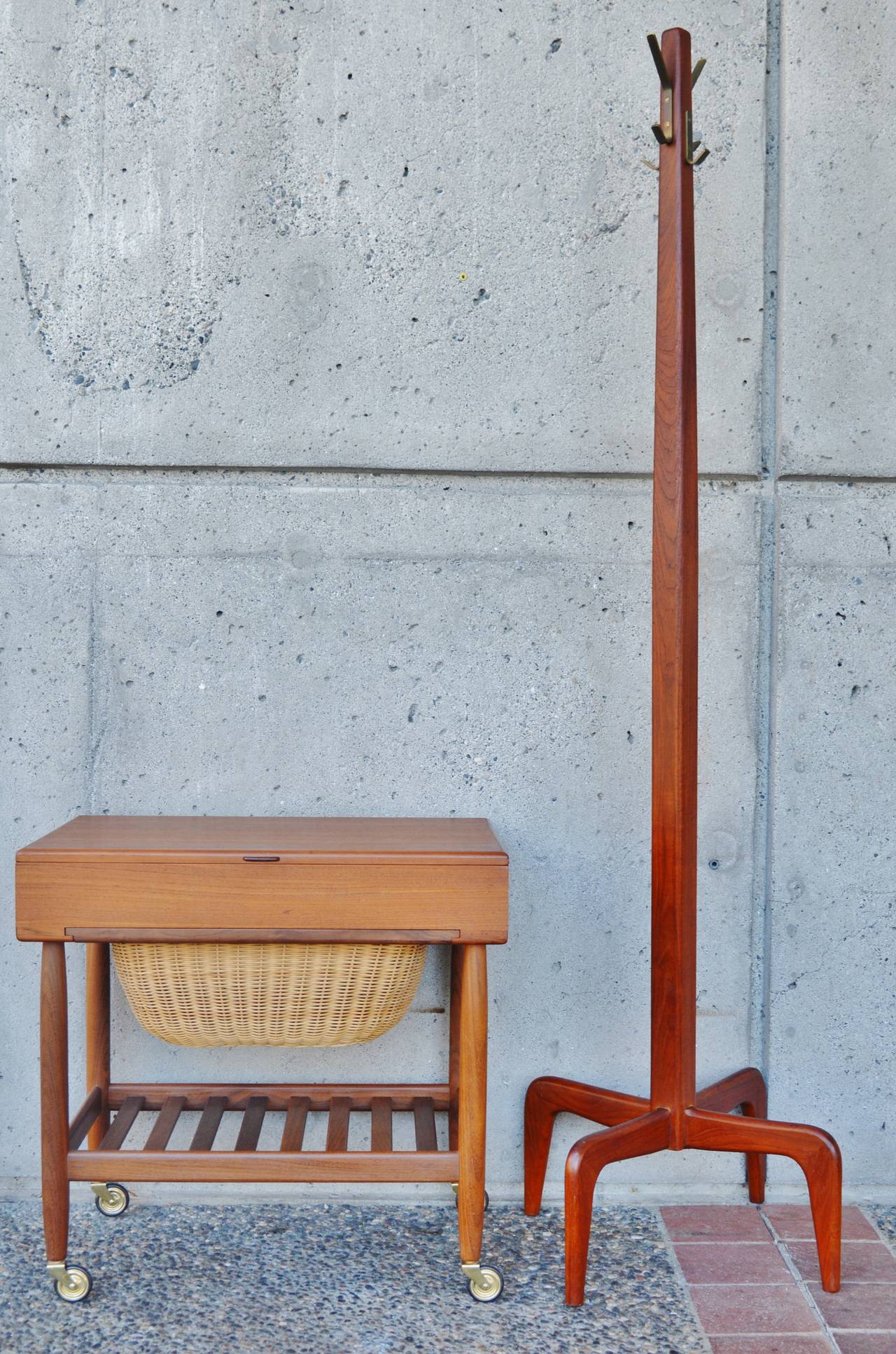 Danish Modern Solid Teak Coat Stand / Hat Tree In Excellent Condition In New Westminster, British Columbia