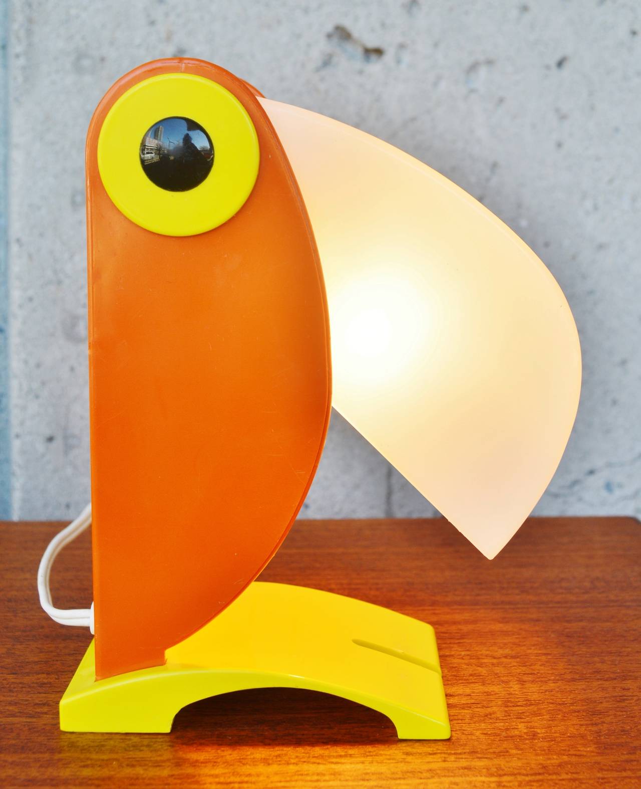 Mid-Century Modern Lampe toucan italienne en plastique par Oldtimer Ferrari