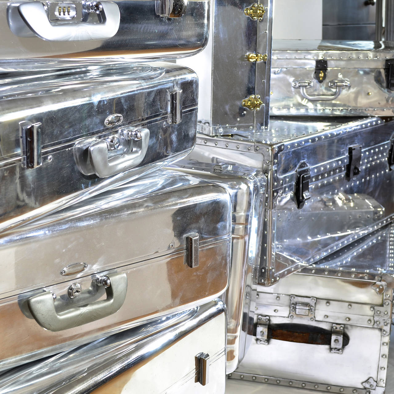 Polished Aluminum Suitcase 1930-1970, 9 Pieces