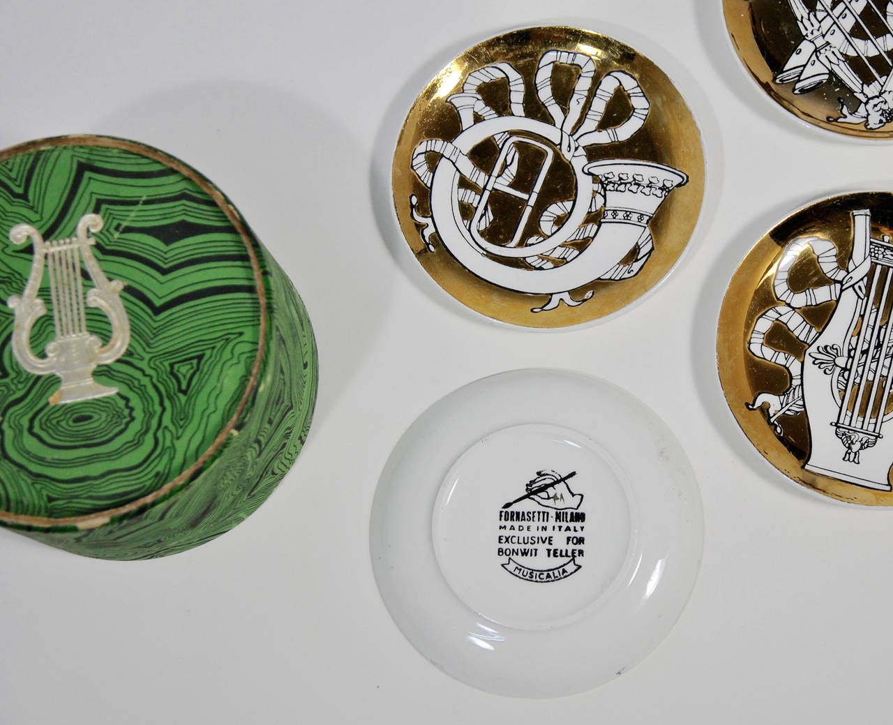 Classical Roman Eight Piero Fornasetti Musicalia for Bonwit Teller Porcelain Plates with Box