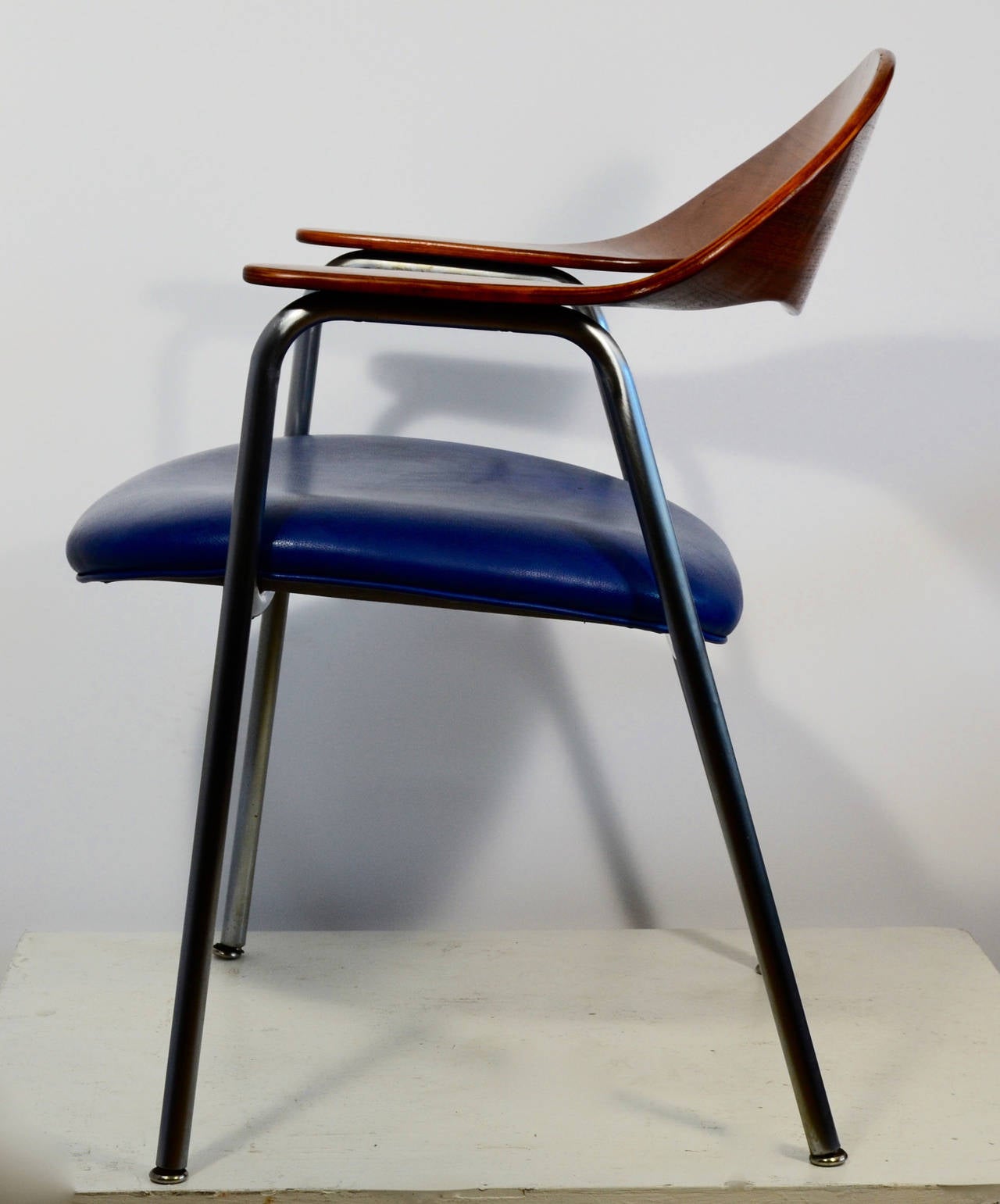 Set of Eight Design Chairs from 1960s Wood and Steel In Excellent Condition For Sale In Berkeley, CA