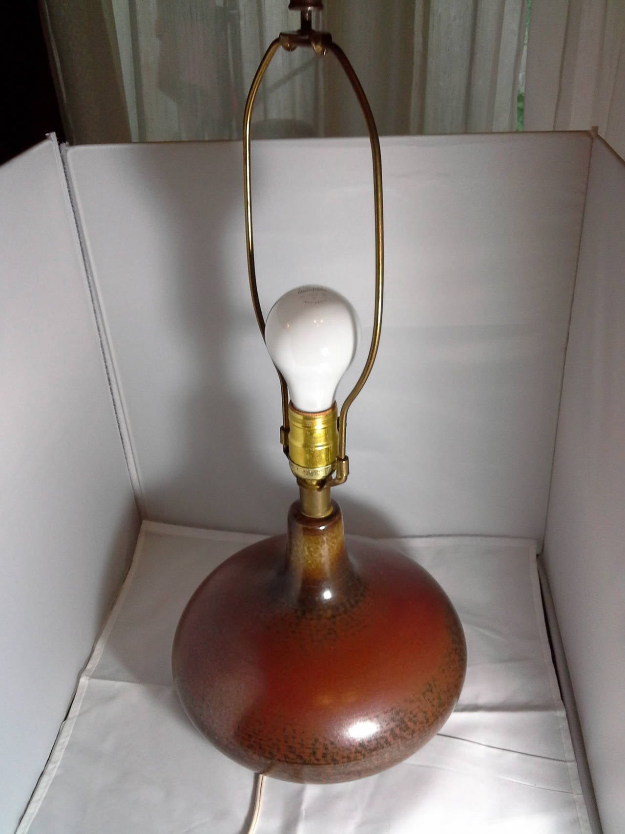 Lotte Mid-Century Ceramic Table Lamp with Original Shade in a Squat Bulbous Form In Good Condition In Ottawa, Ontario