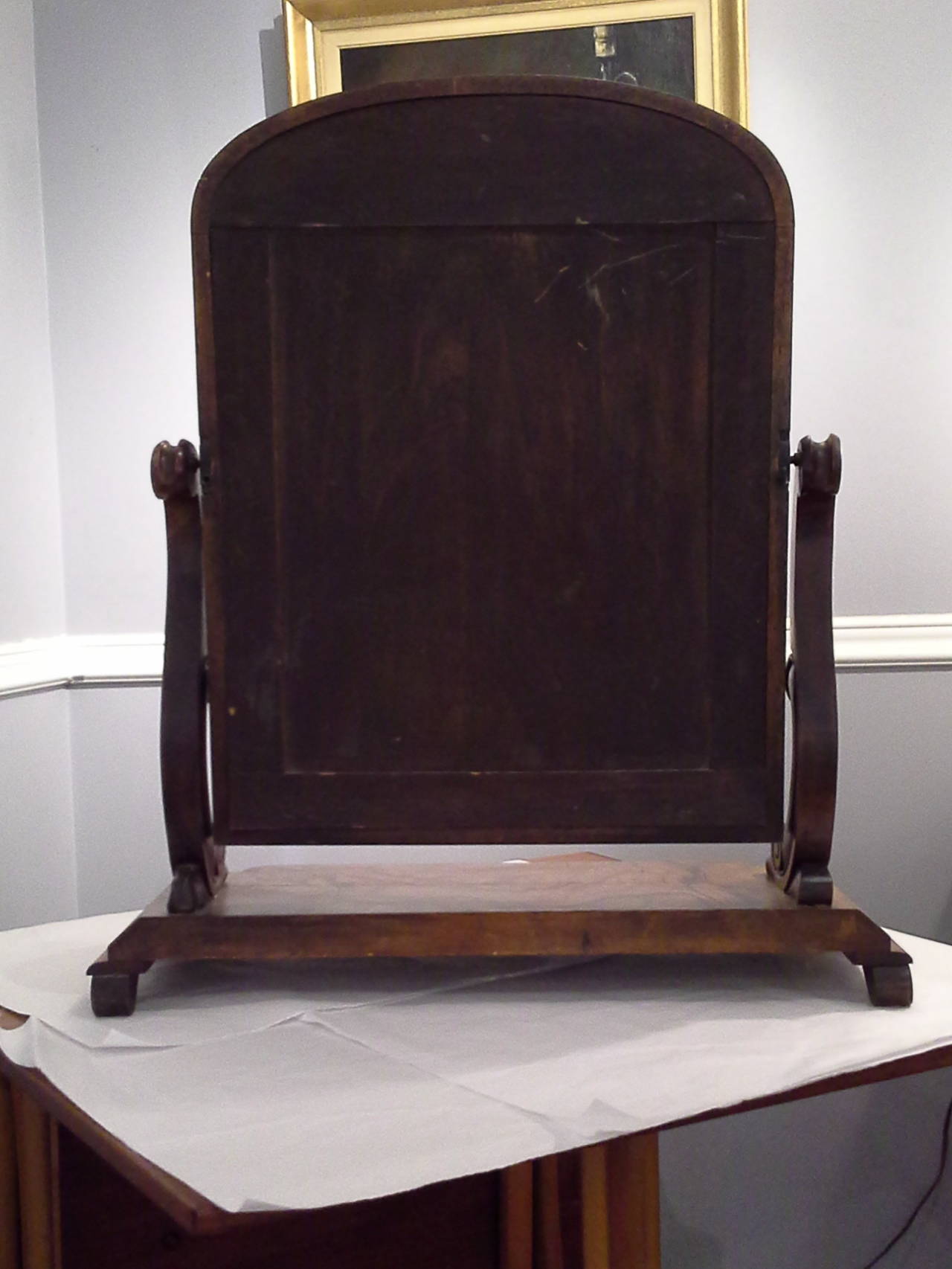 Burled Walnut Gentleman's Dressing Mirror on a Scrolled Bun Foot In Good Condition In Ottawa, Ontario