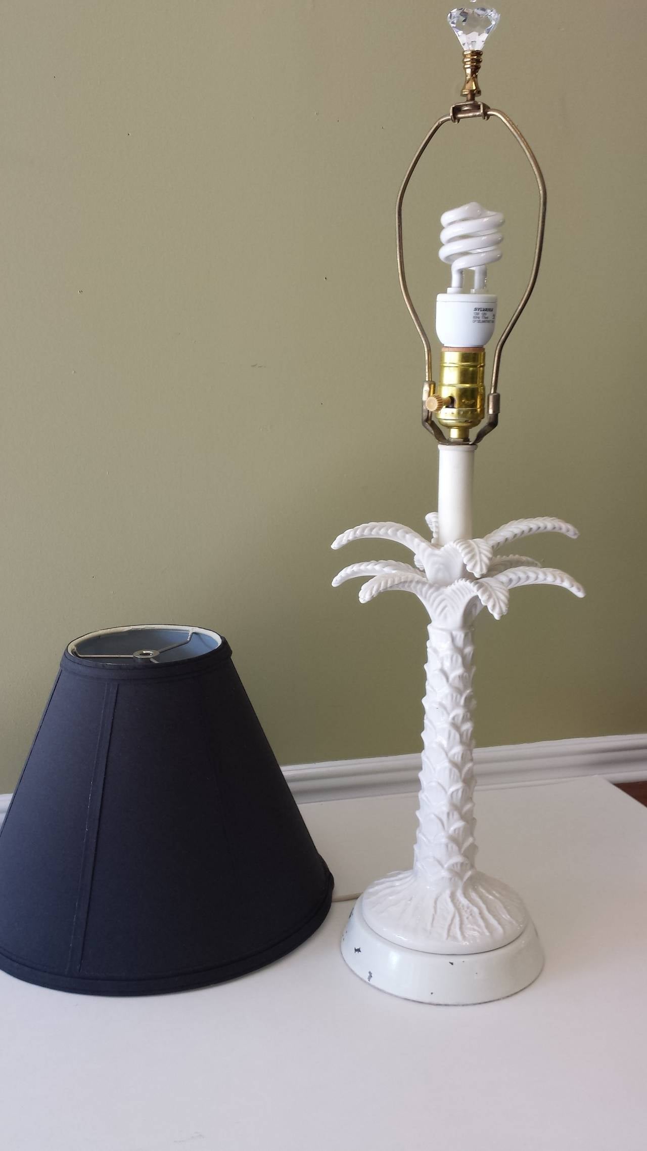 White Porcelain Palm Tree Table Lamp on White Metal Base 1