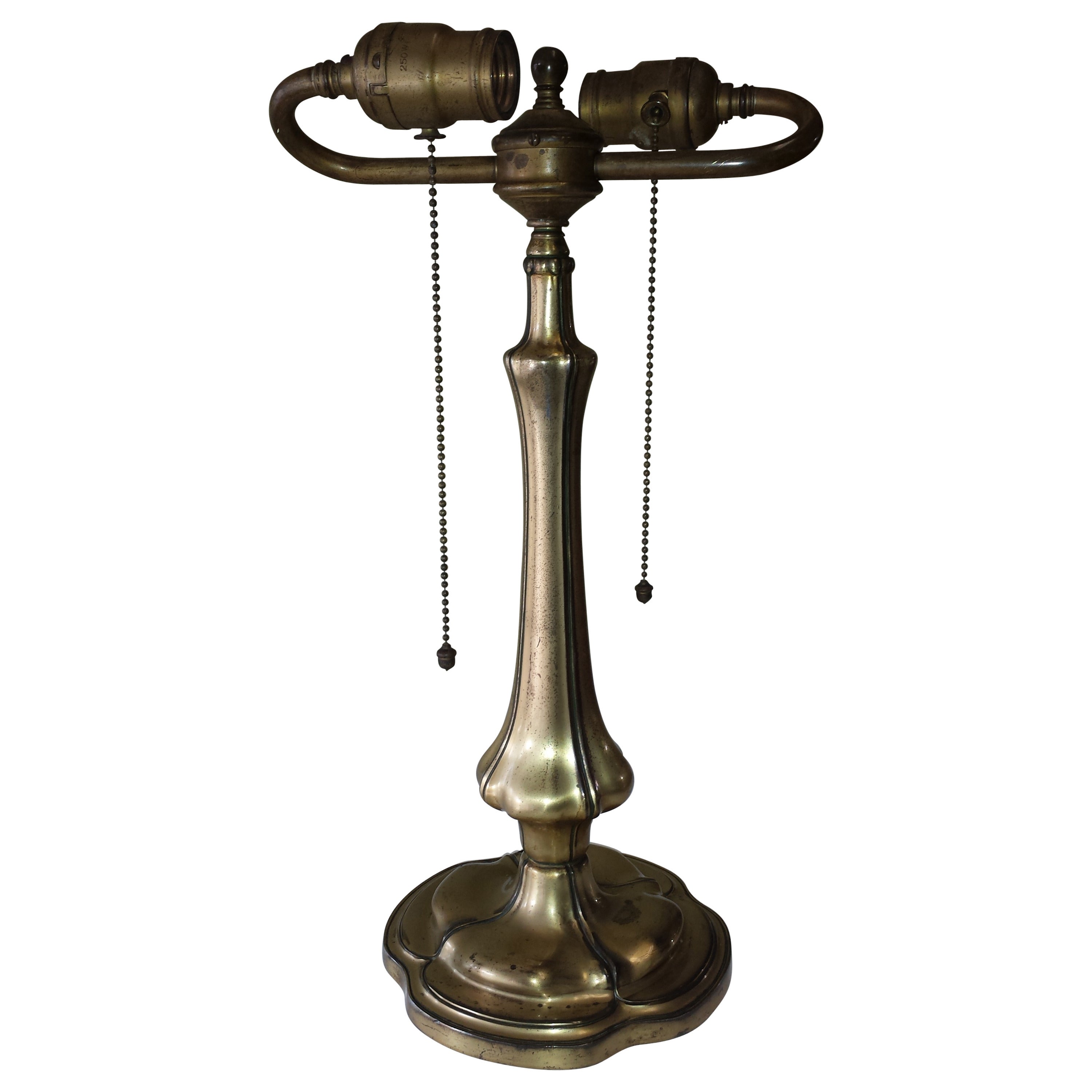 Base de lampe de bureau Pairpoint en finition laiton antique avec doubles douilles en vente