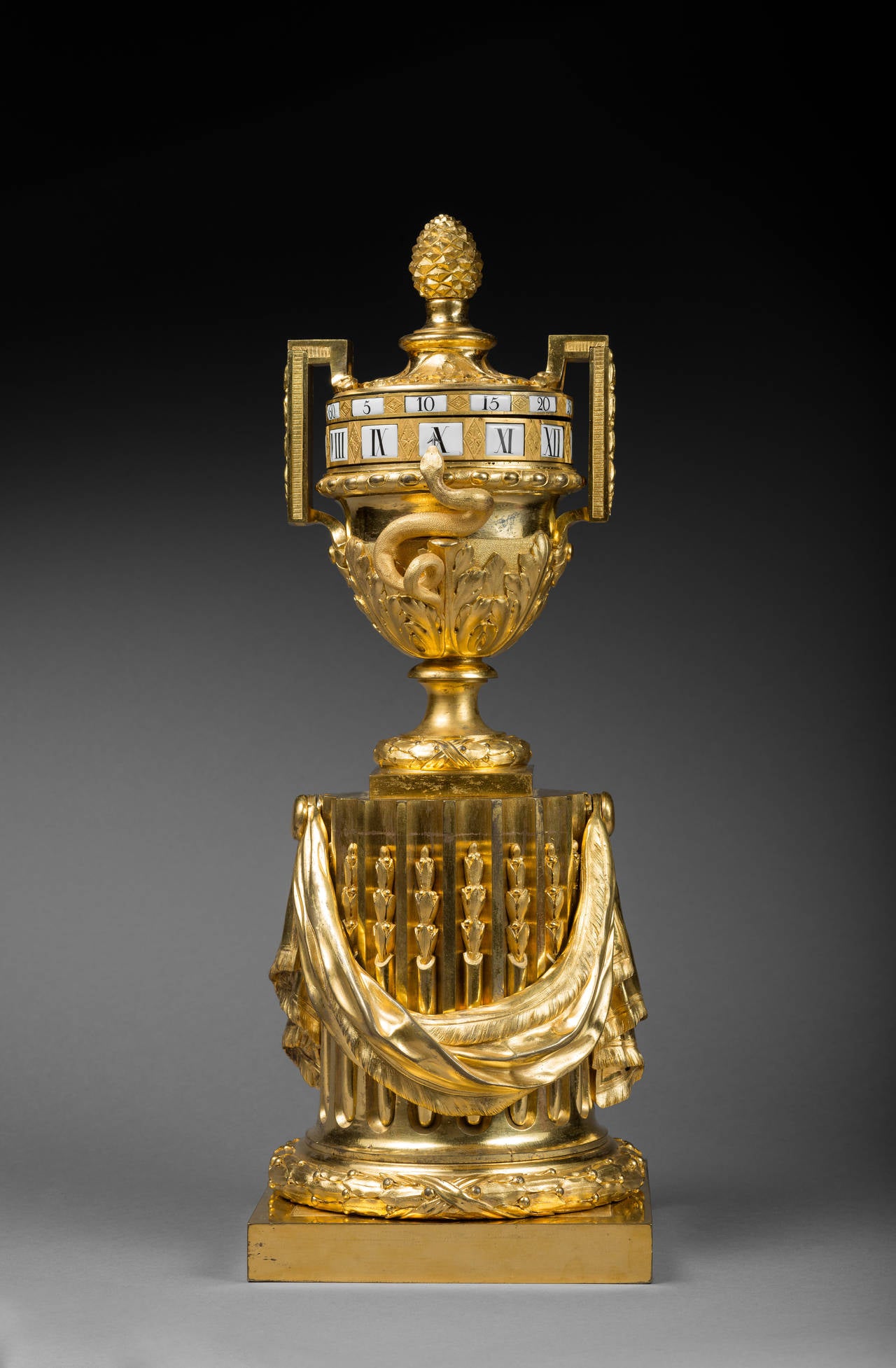 Robert Osmond

Seltene ziselierte und vergoldete Bronze Neoklassizistische 