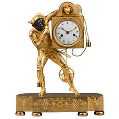 Seltene vergoldete Bronze-Empire-Kaminuhr mit Harlekin, Thomire zugeschrieben