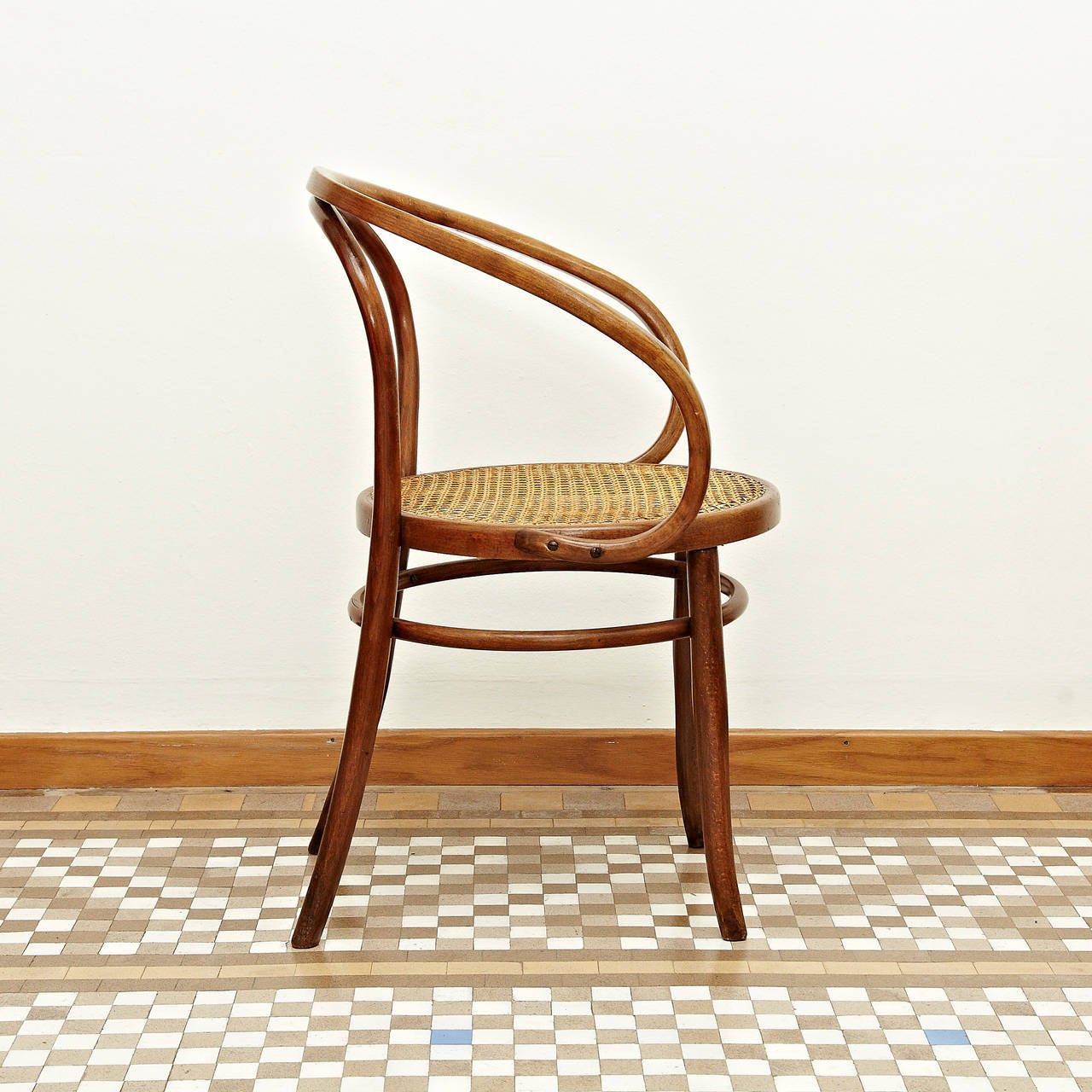 Thonet 209 by Auguste Thonet for Thonet

In good original condition, with minor wear consistent with age and use, preserving a beautiful patina.

In the 1830s, Thonet began trying to make furniture out of glued and bent wooden slats. His first