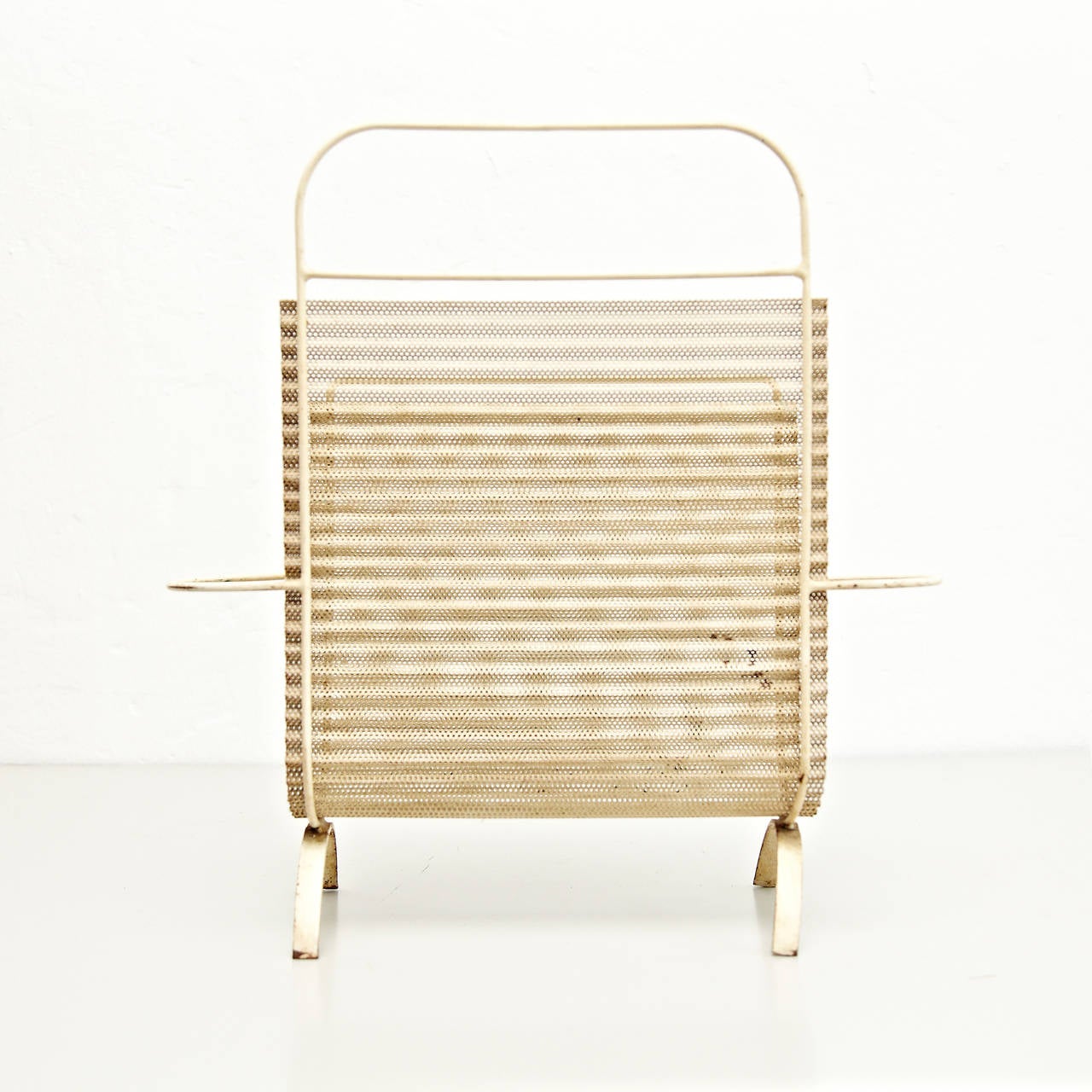 Magazine holder, model Harpers, designed by Mathieu Matégot.
Manufactured by ateliers Matégot (France), circa 1950.
Folded, perforated metal.

In good original condition, with minor wear consistent with age and use, preserving a beautiful