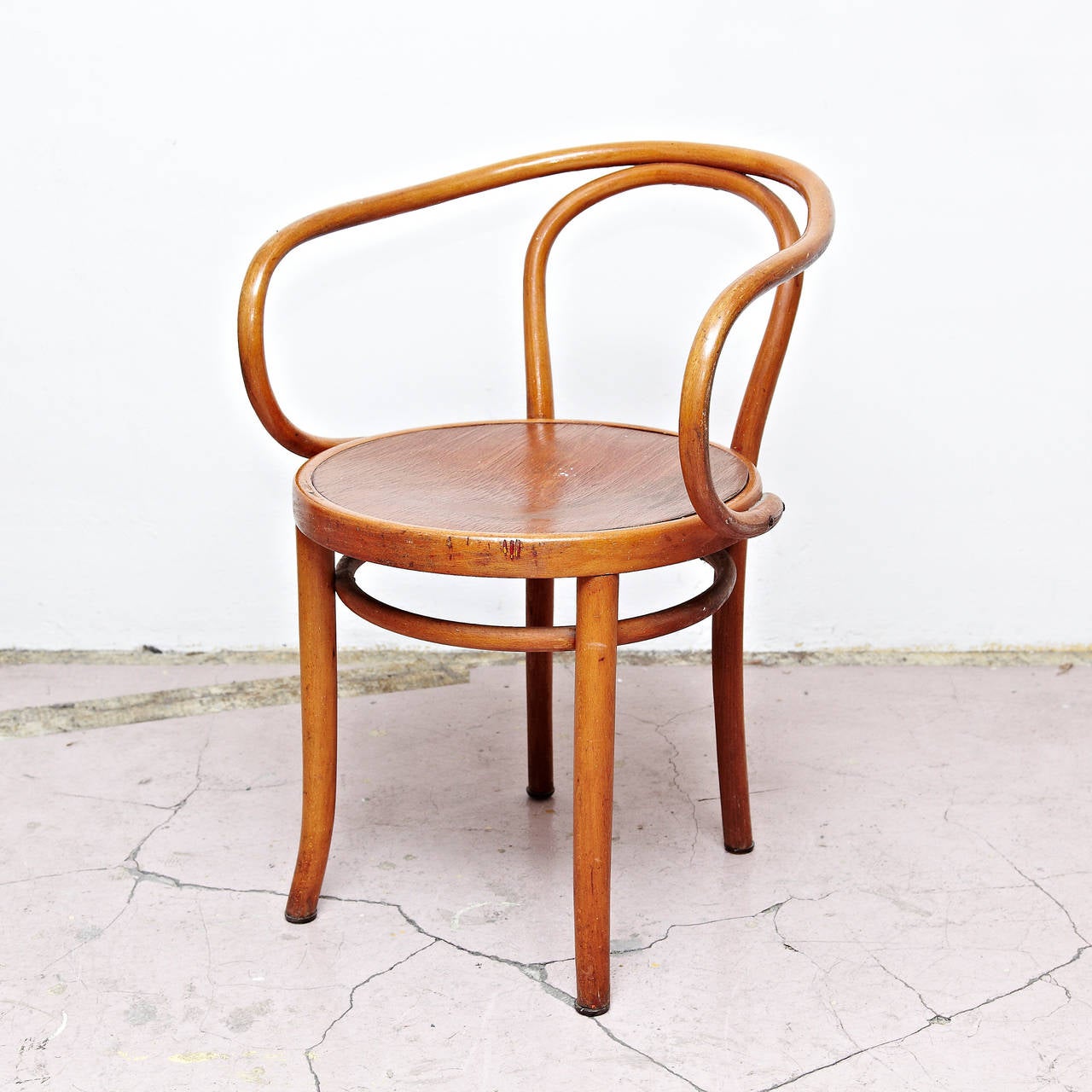 J.J. Kohn bentwood armchair, Austria

In great original condition, with minor wear consistent with age and use, preserving a beautiful patina.

Jacob & Josef Kohn, also known as J. & J. Kohn, was an Austrian furniture maker and interior designer